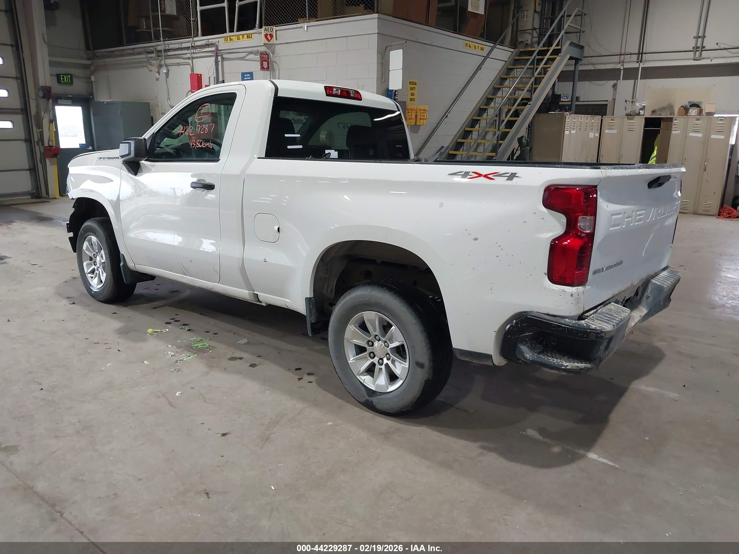 CHEVROLET SILVERADO image 3