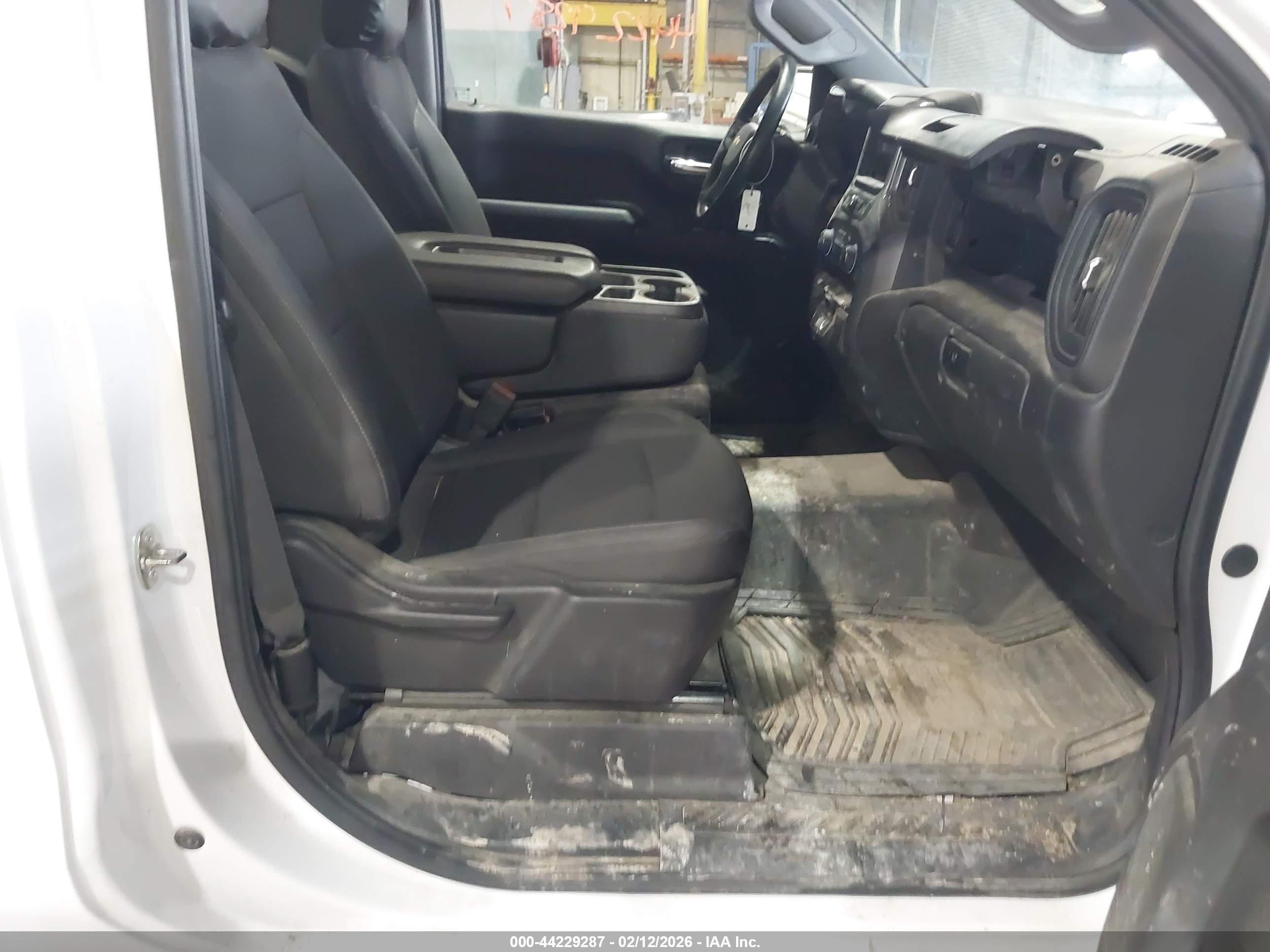 CHEVROLET SILVERADO image 8
