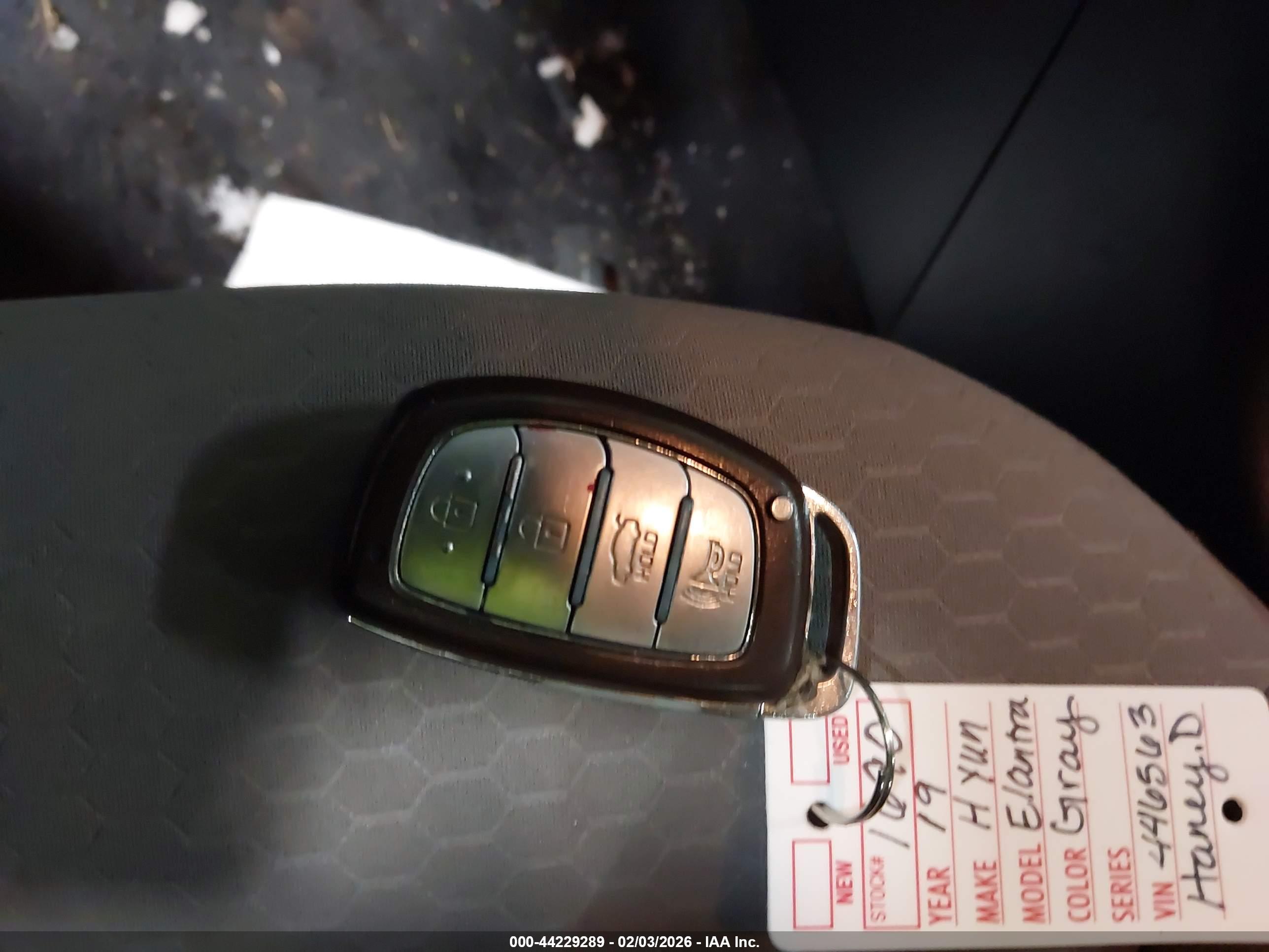 HYUNDAI ELANTRA image 11