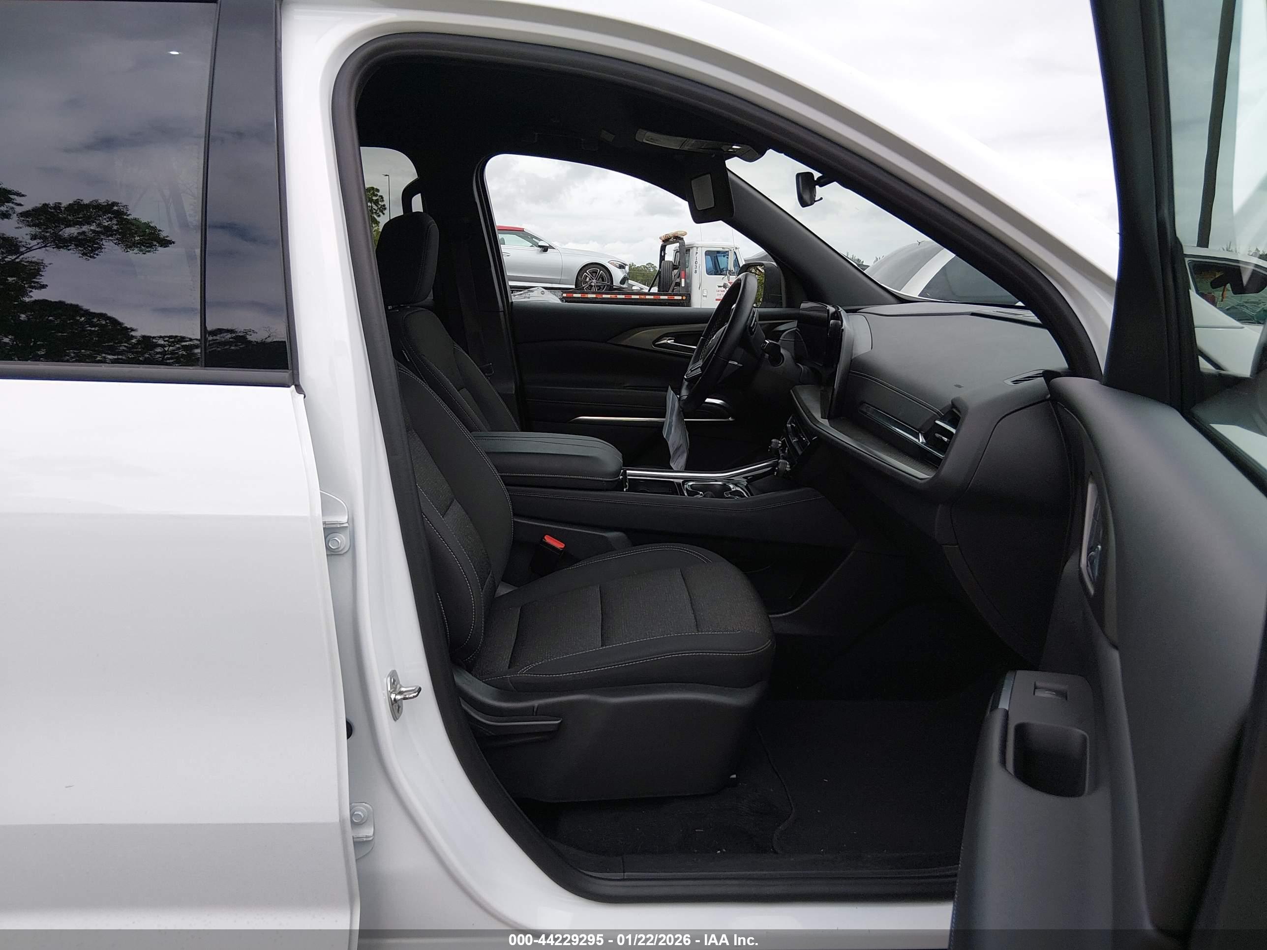 CHEVROLET TRAVERSE image 5