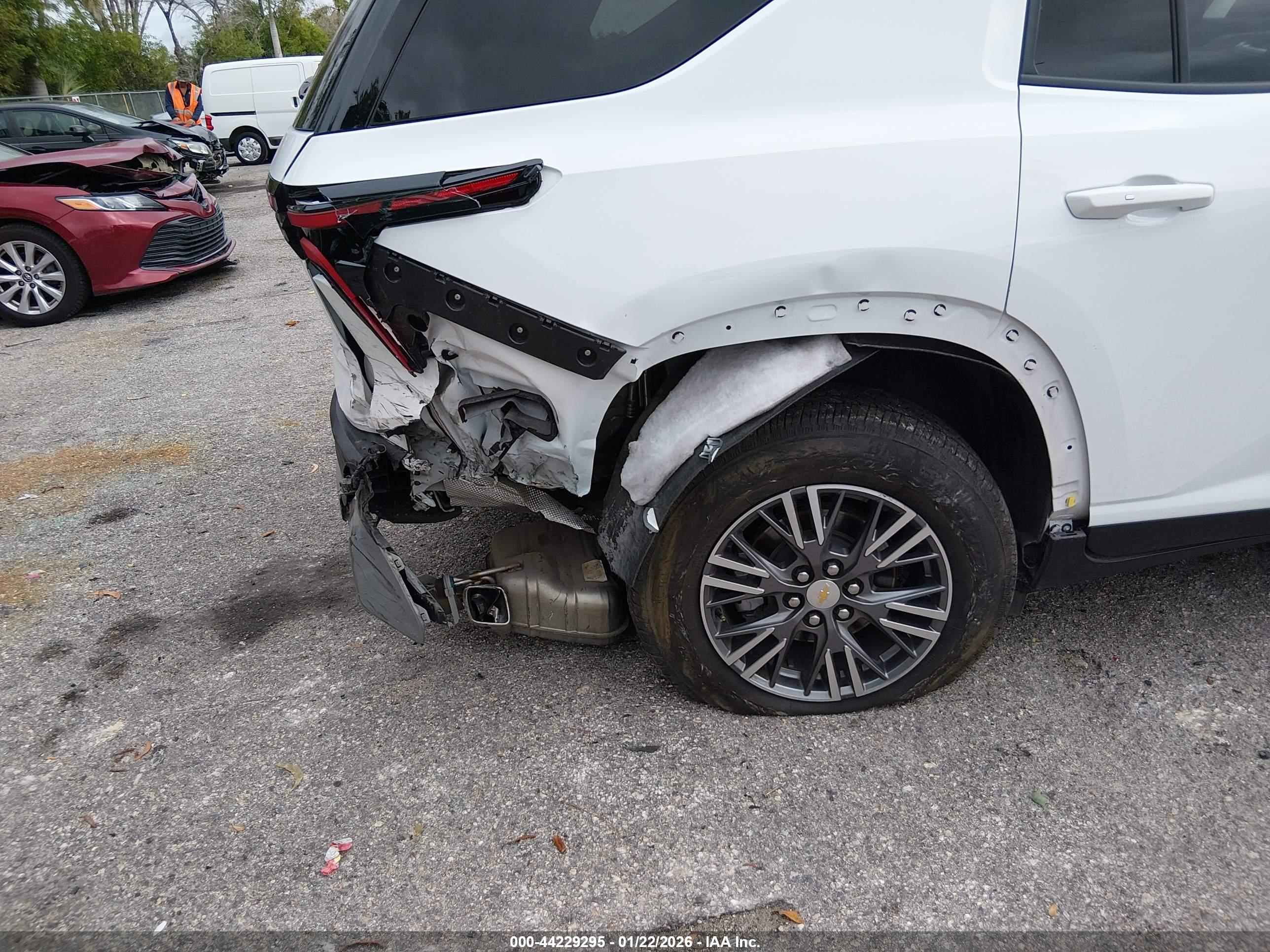 CHEVROLET TRAVERSE image 6