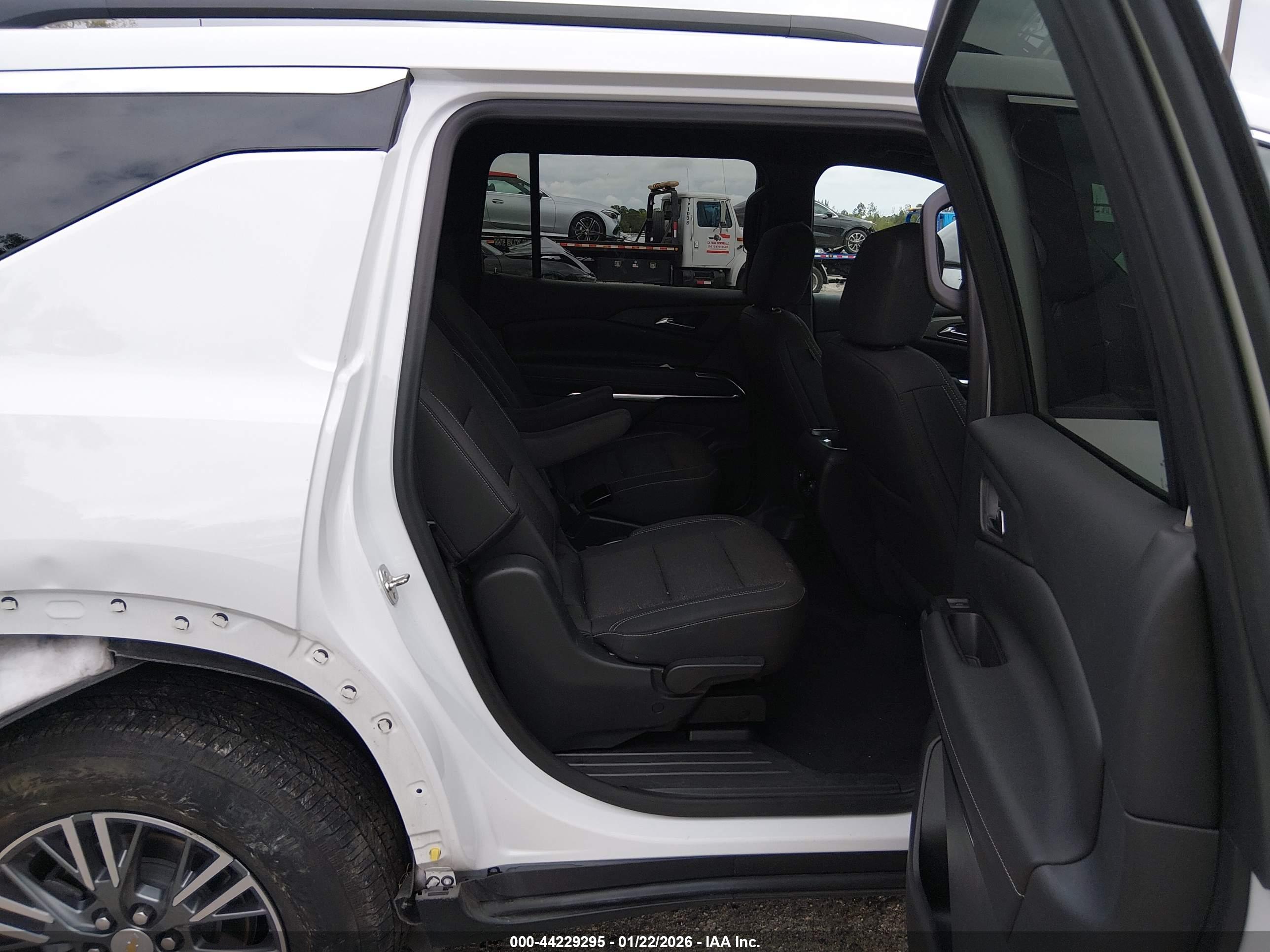 CHEVROLET TRAVERSE image 8