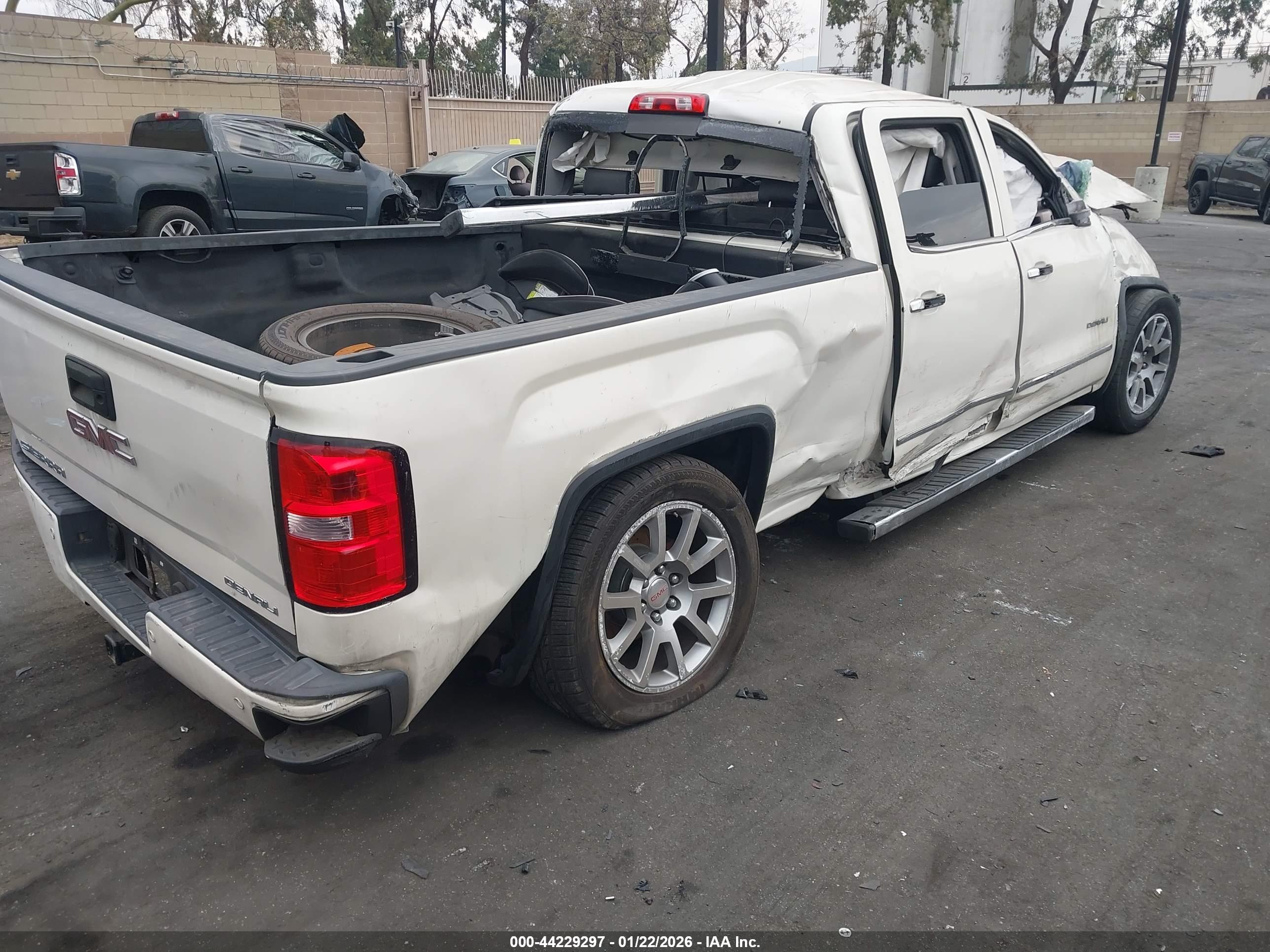 GMC SIERRA image 4