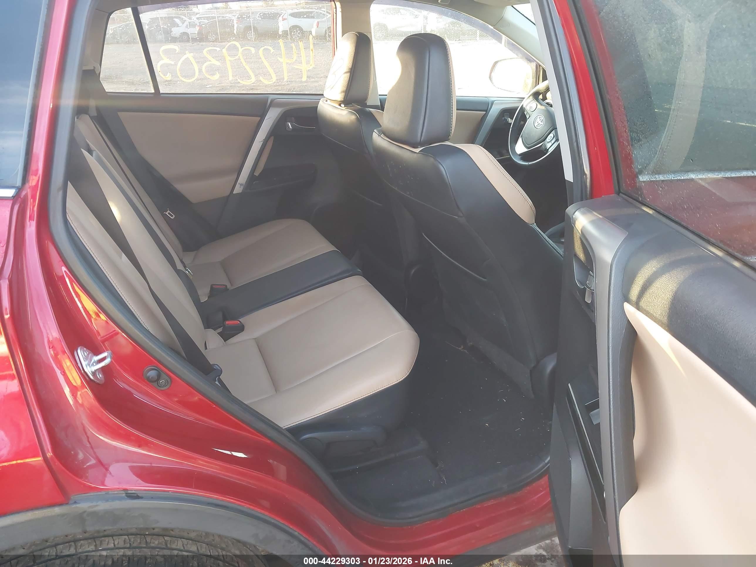 TOYOTA RAV4 image 8