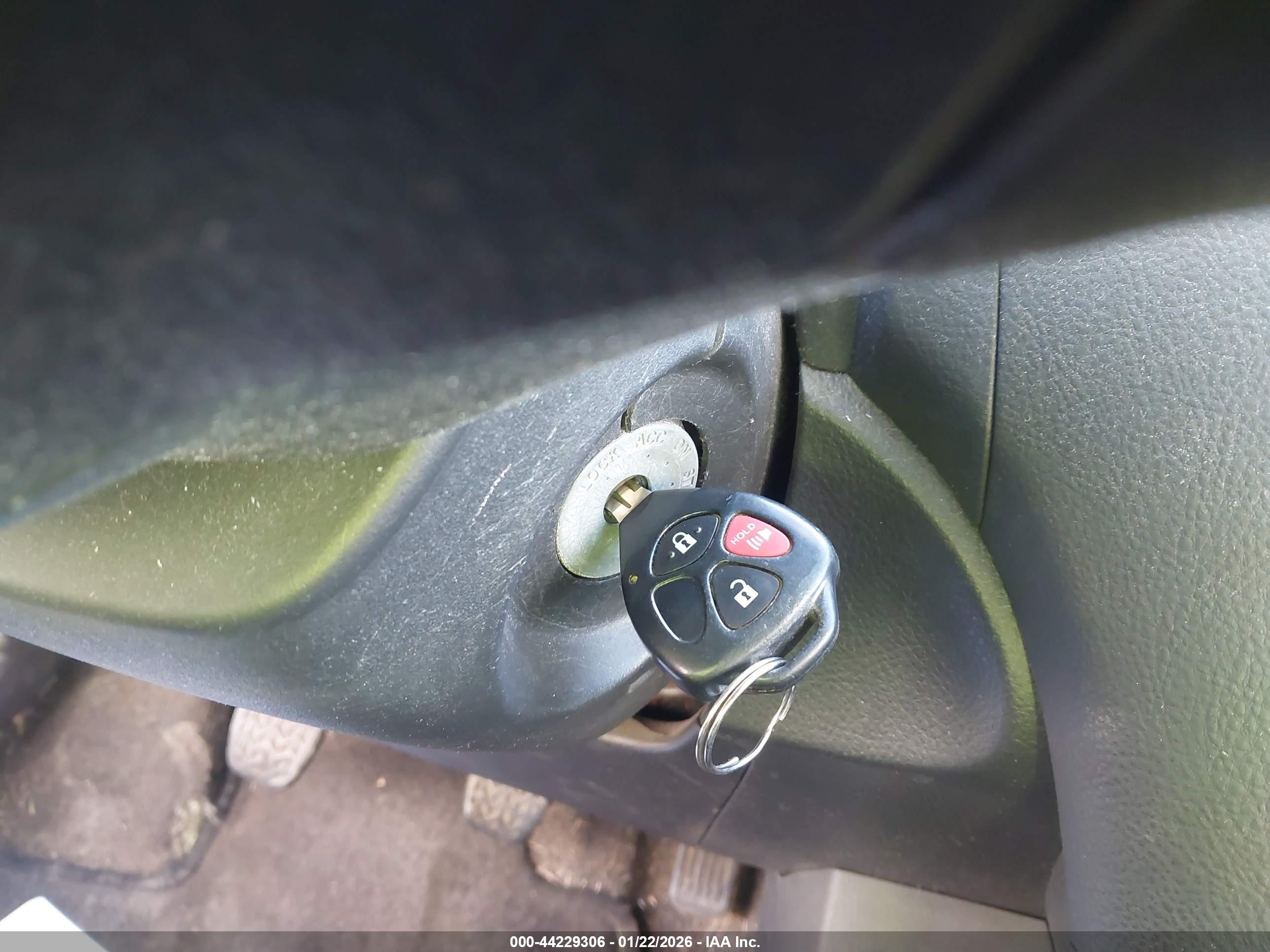 TOYOTA YARIS image 11