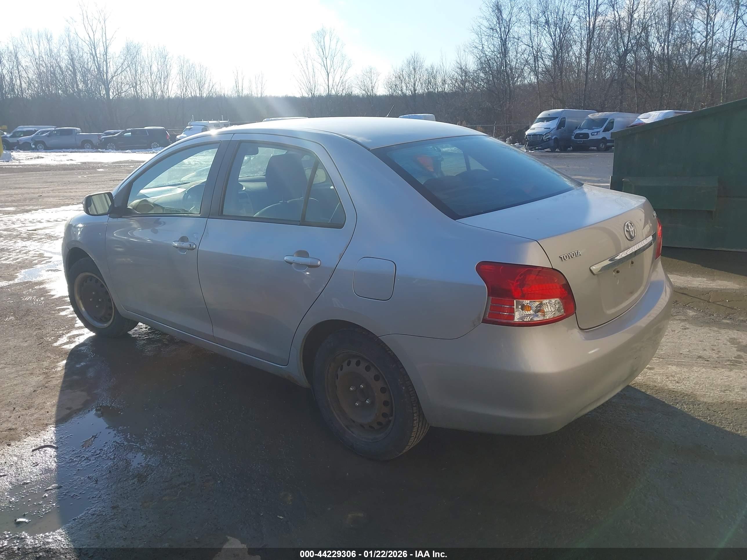 TOYOTA YARIS image 3