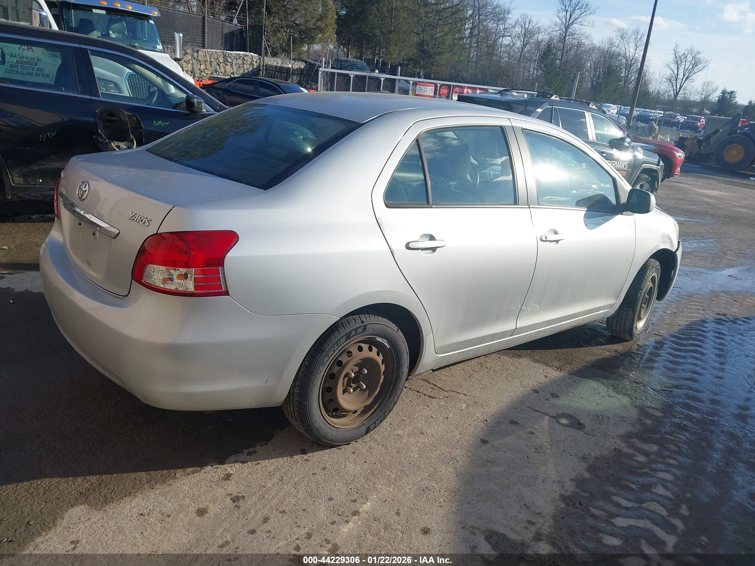 TOYOTA YARIS image 4