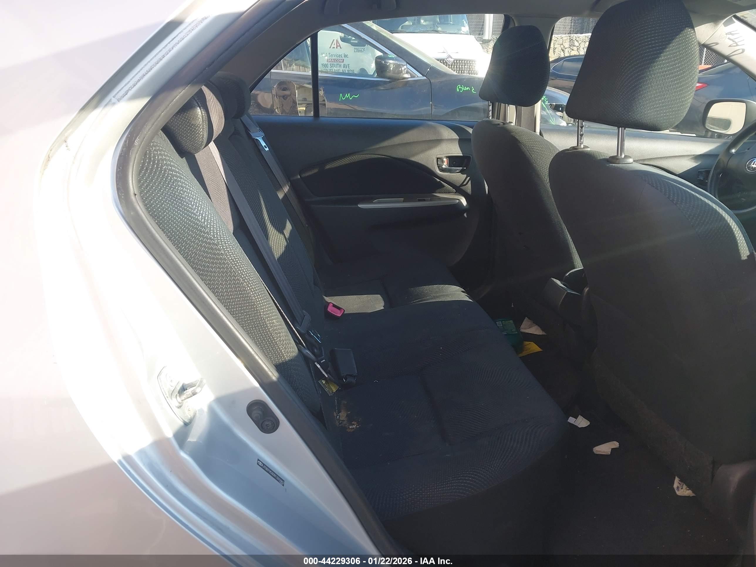 TOYOTA YARIS image 8