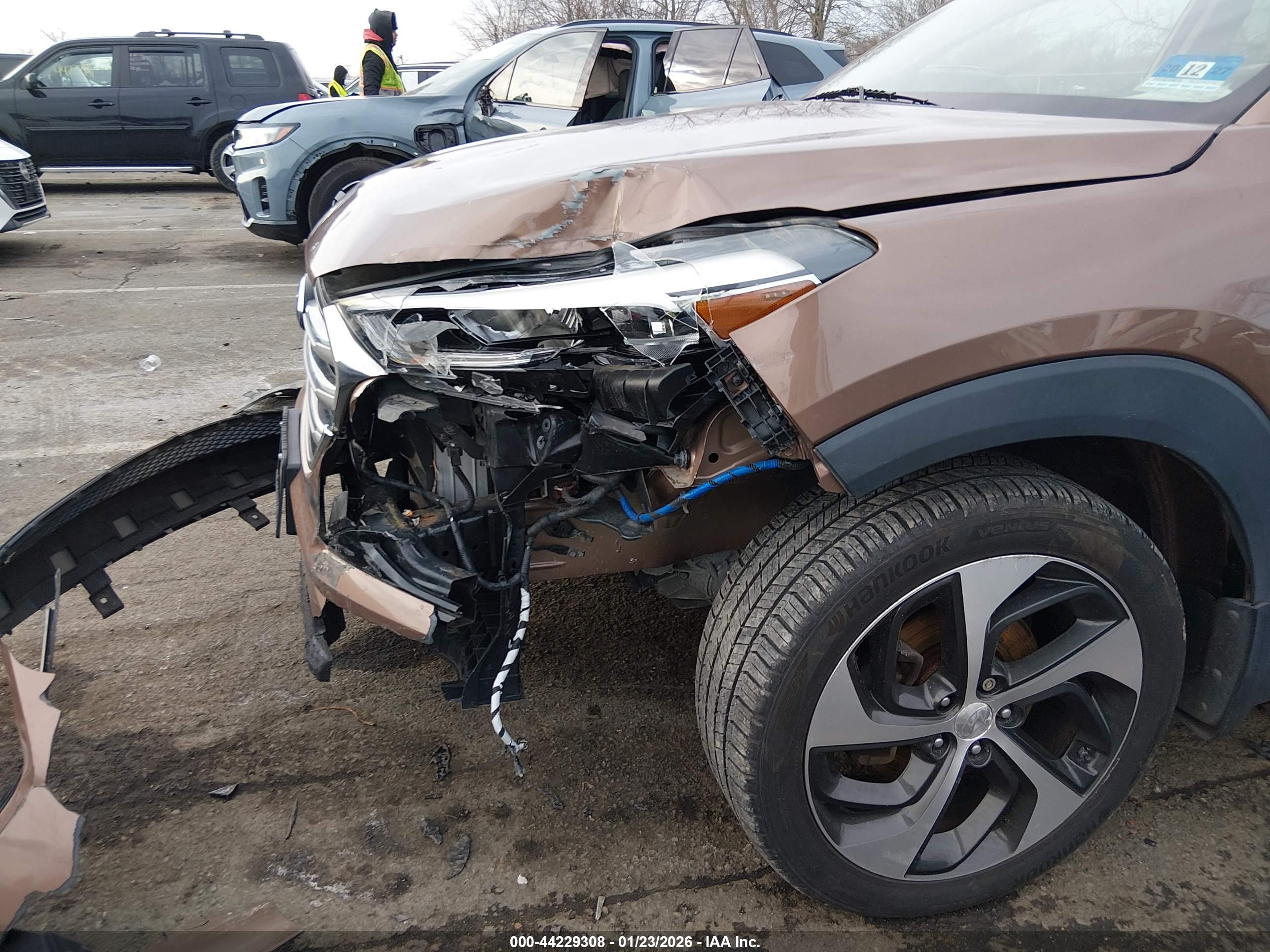 HYUNDAI TUCSON image 6