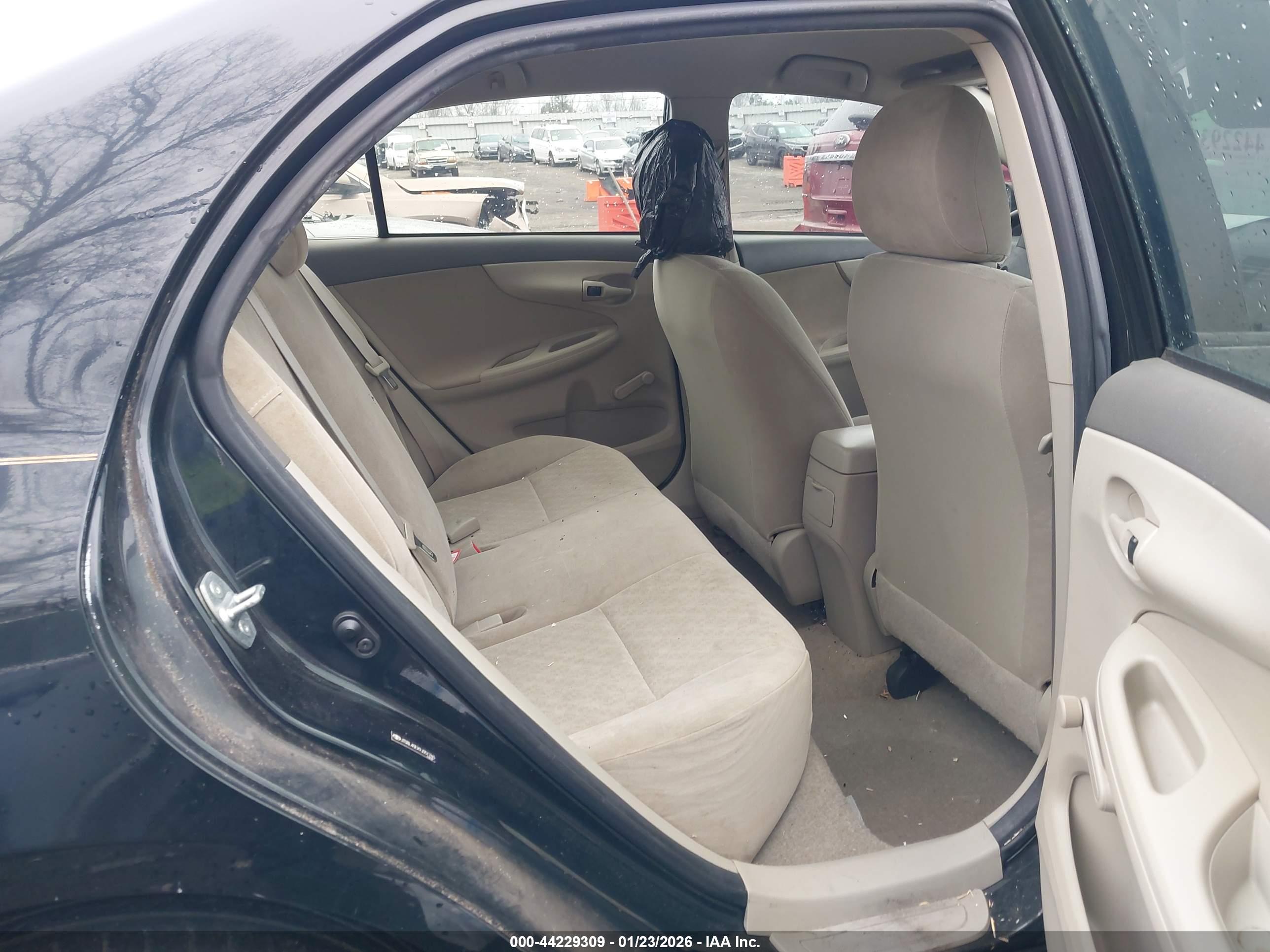 TOYOTA COROLLA image 8