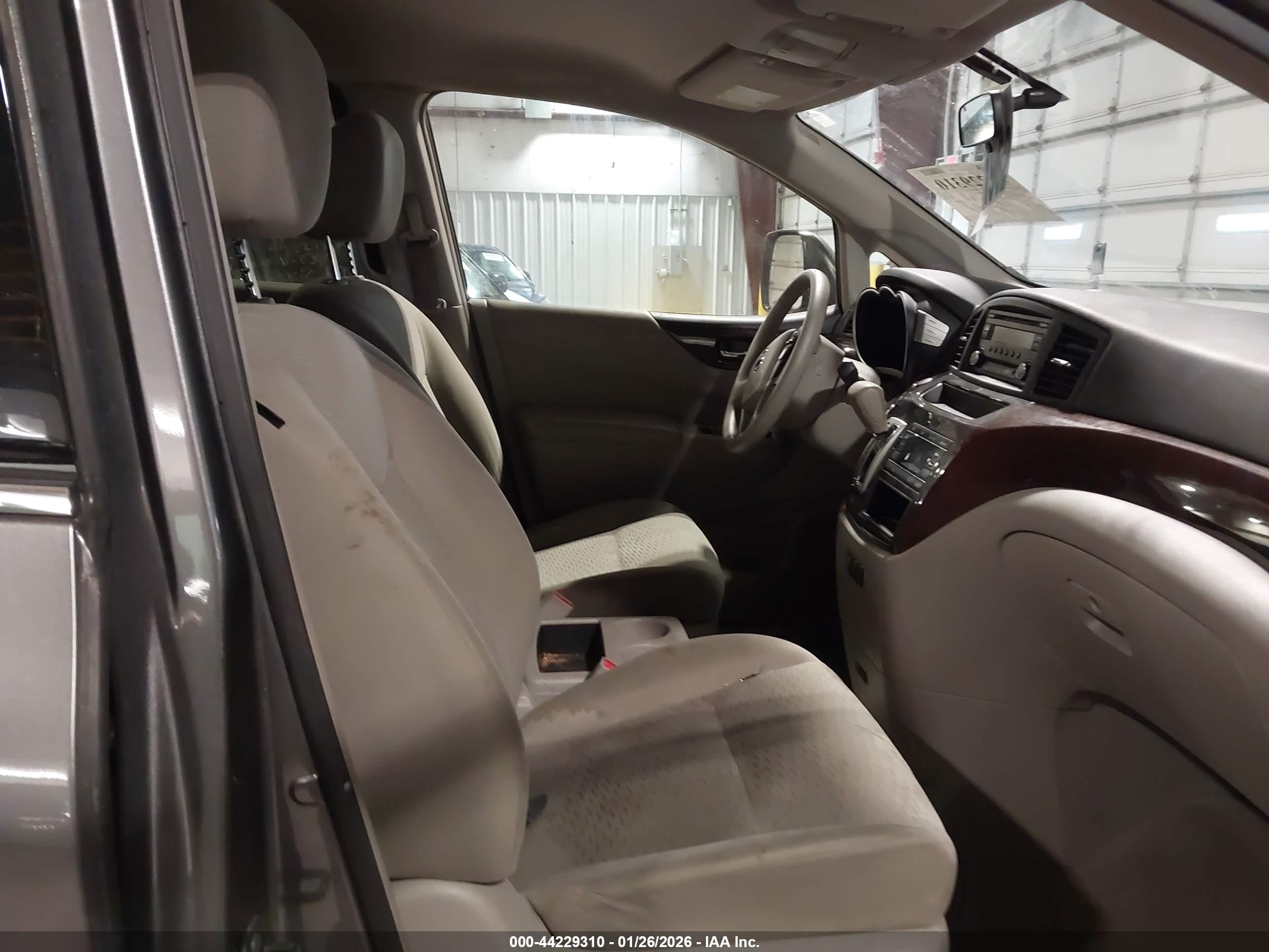 NISSAN QUEST image 5
