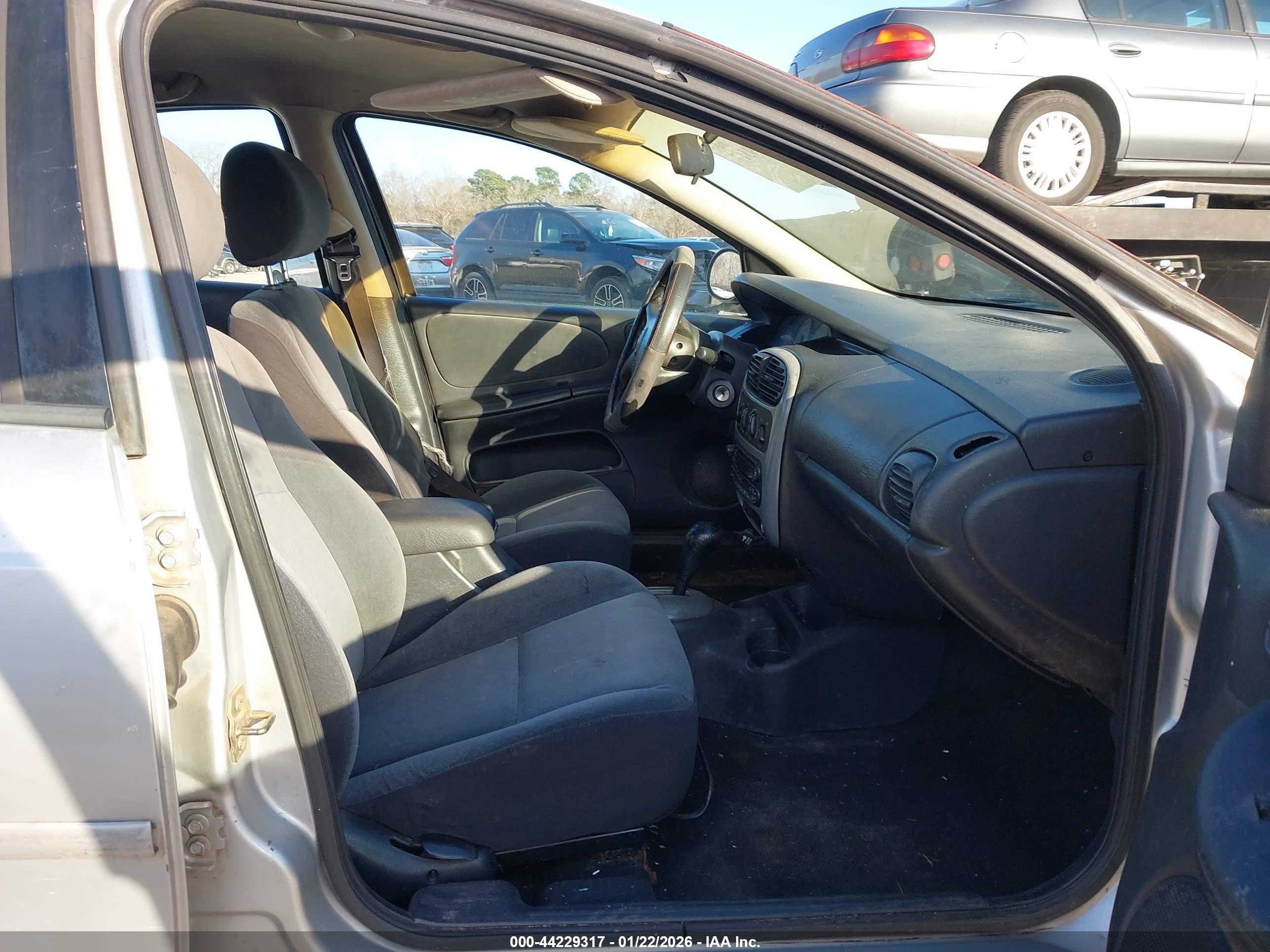 DODGE NEON image 5
