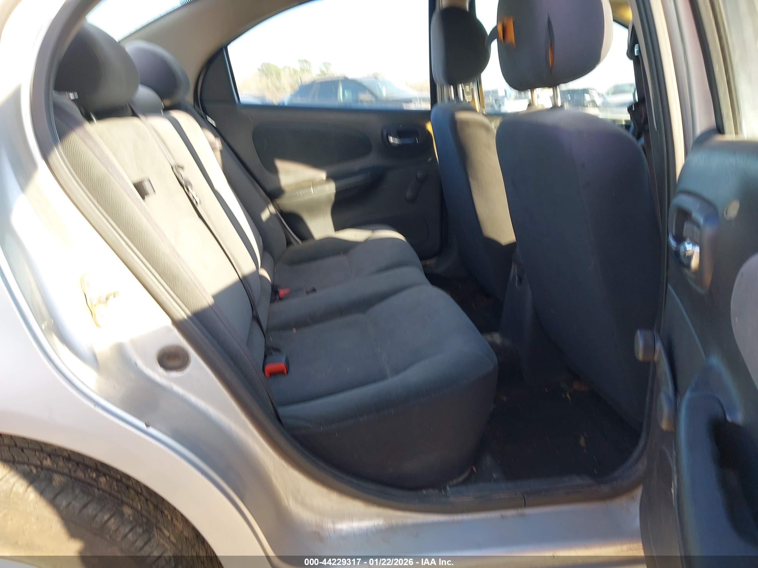 DODGE NEON image 8