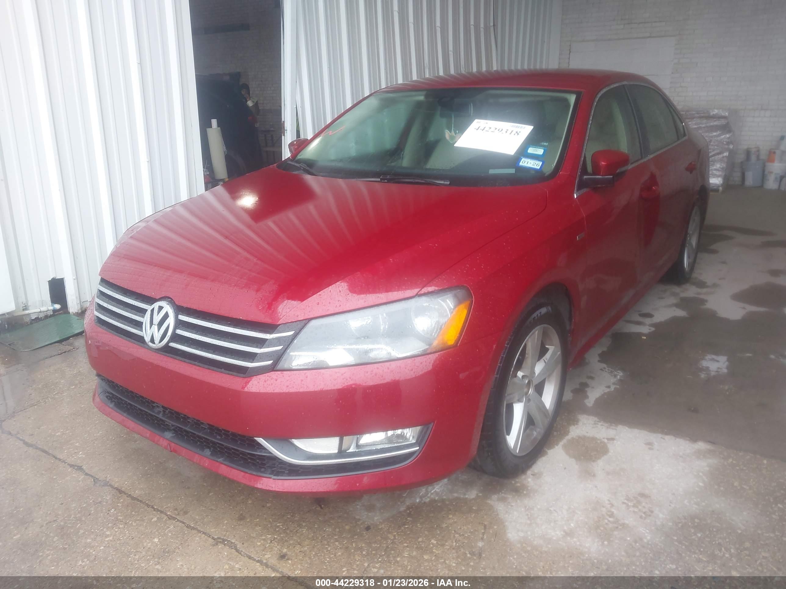 VOLKSWAGEN PASSAT image 2