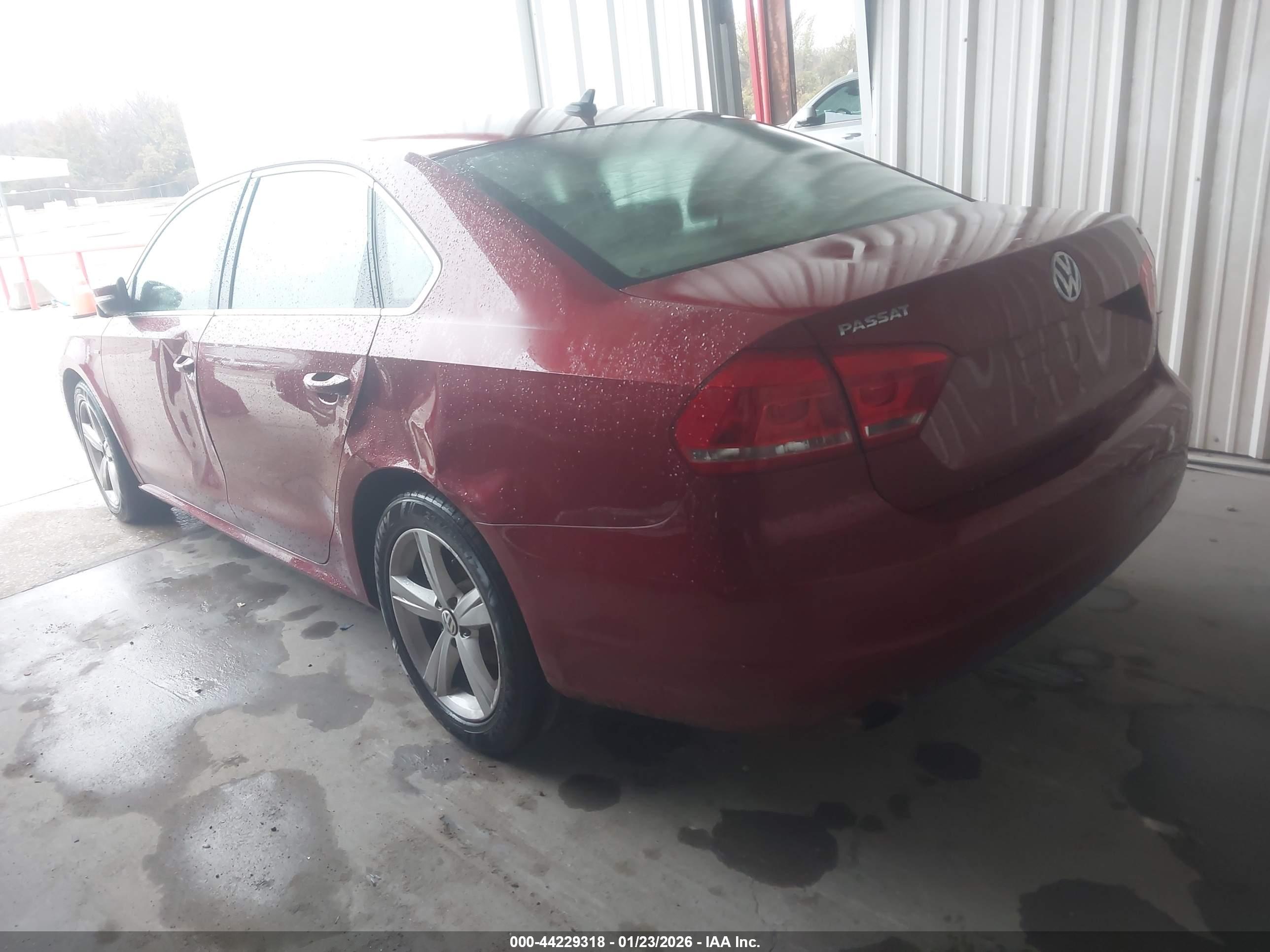 VOLKSWAGEN PASSAT image 3