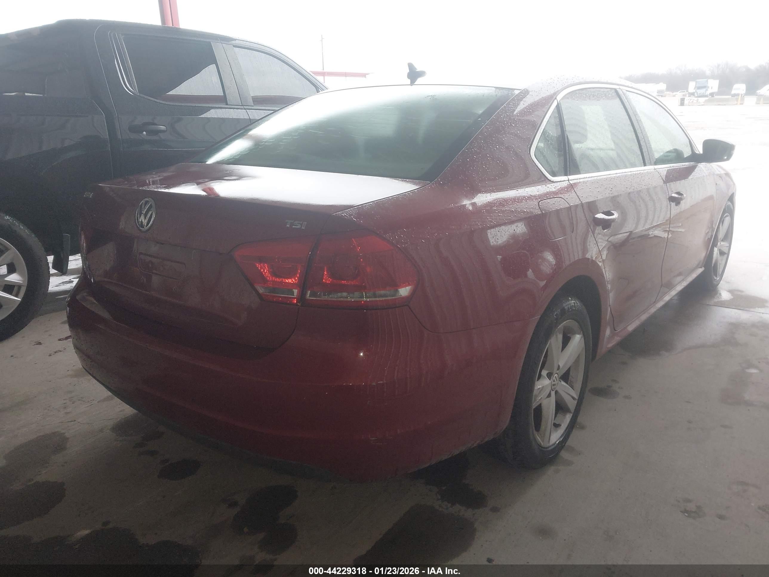 VOLKSWAGEN PASSAT image 4