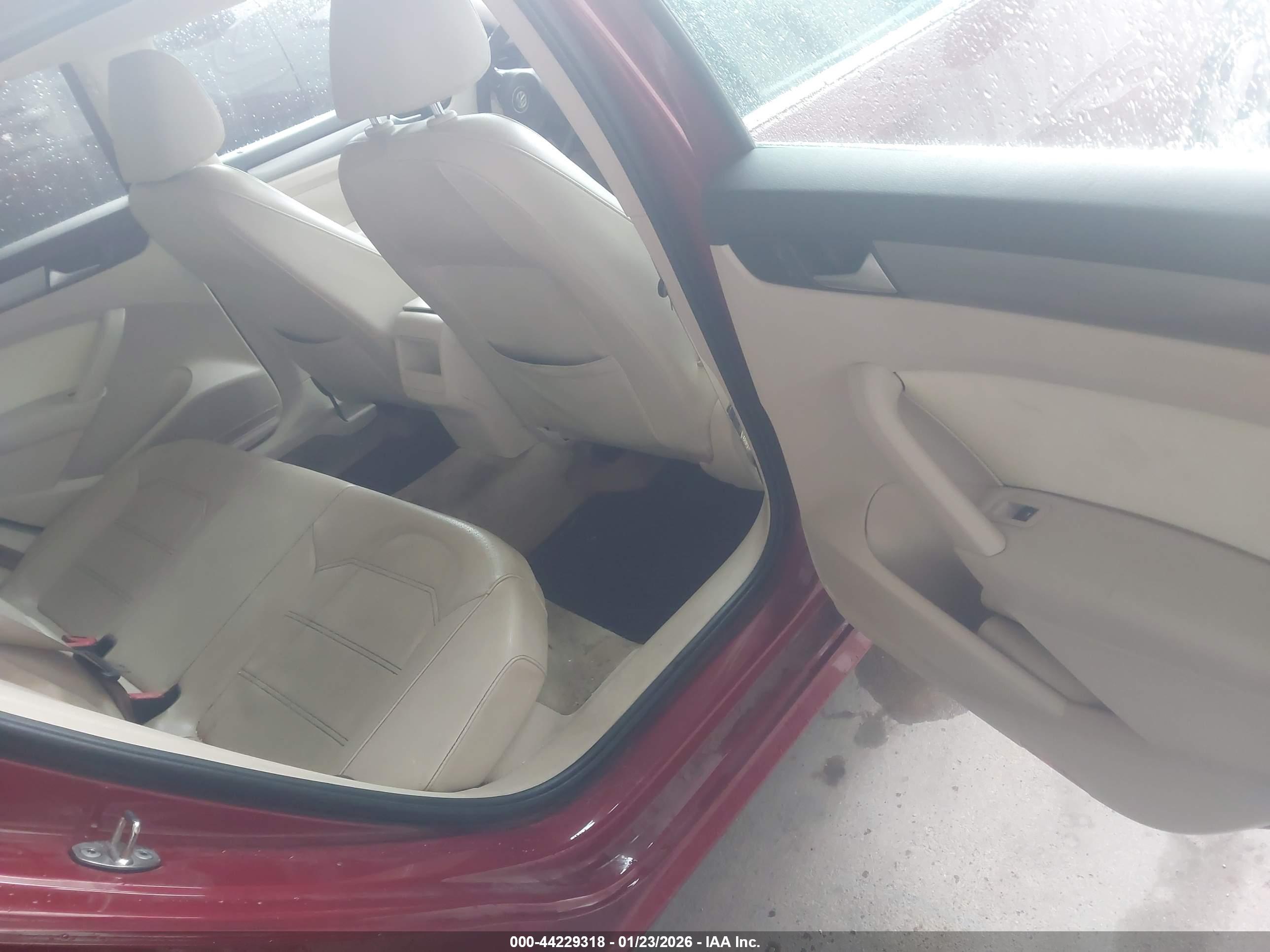 VOLKSWAGEN PASSAT image 8