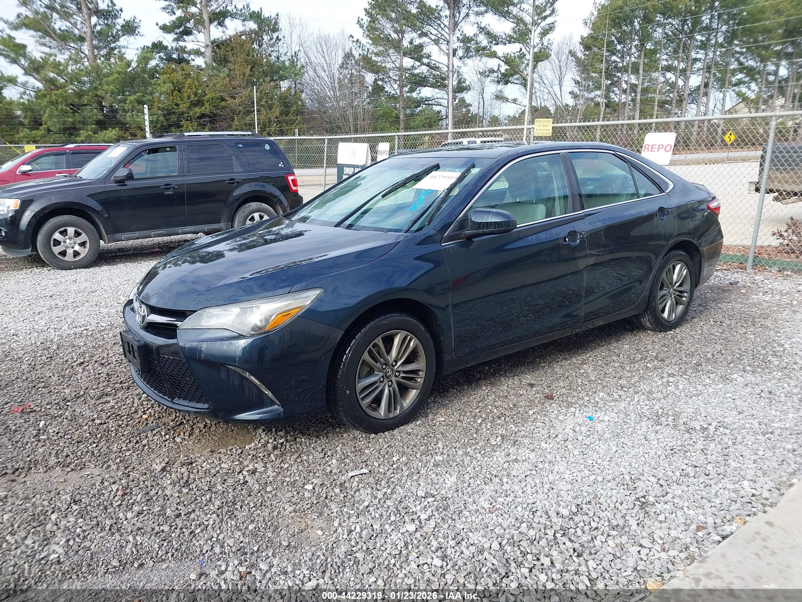 TOYOTA CAMRY image 2