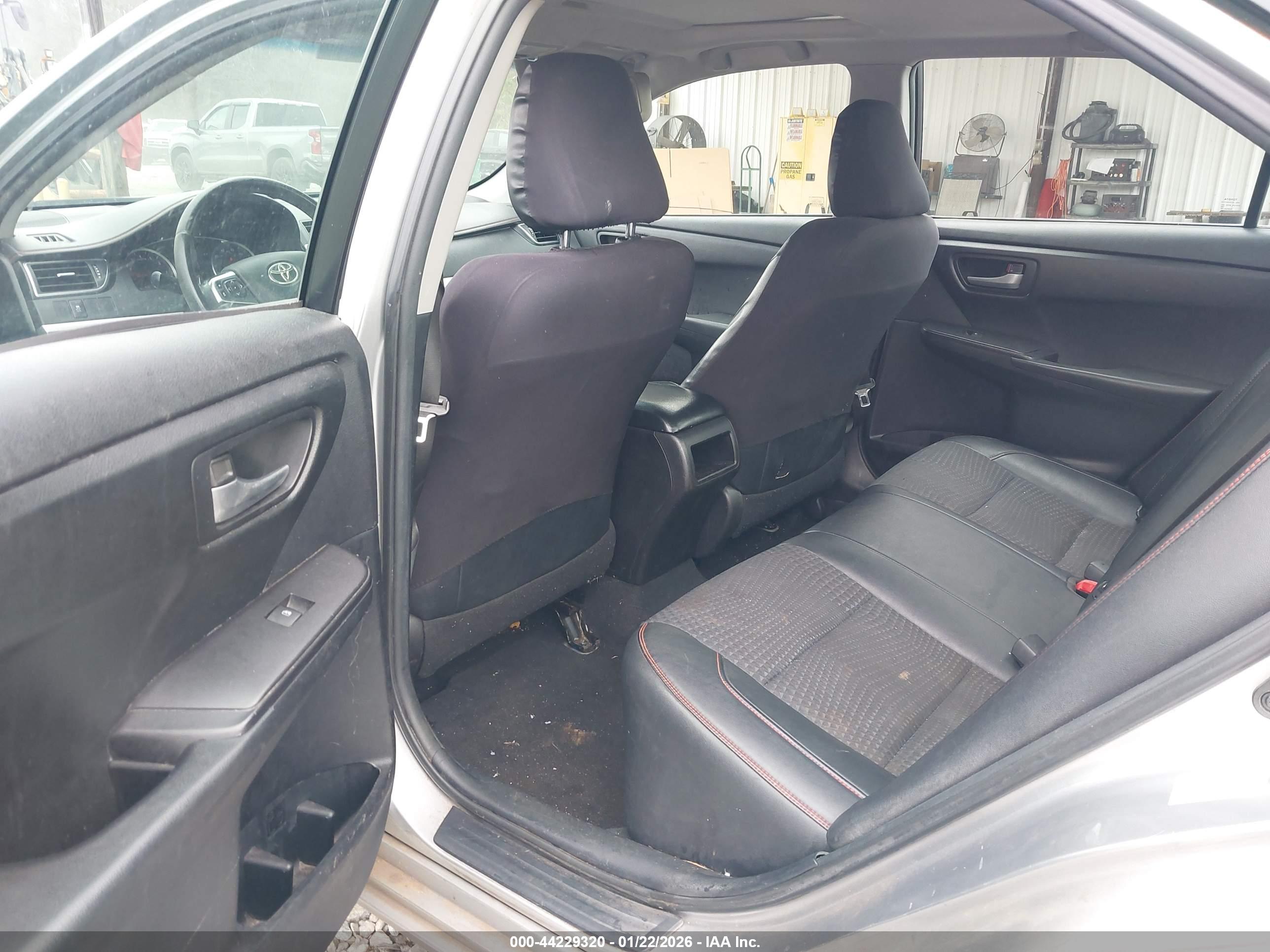 TOYOTA CAMRY image 8