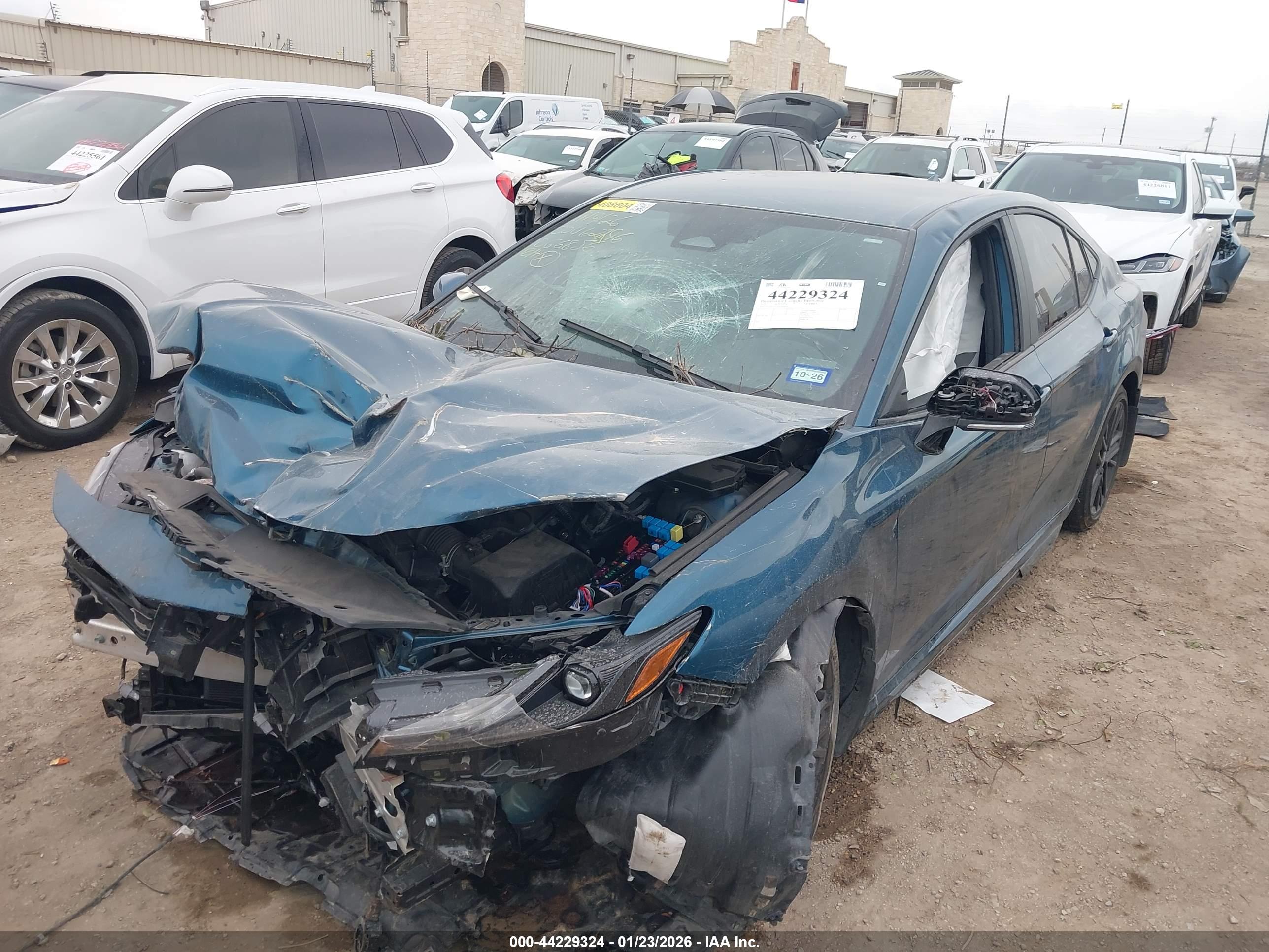 TOYOTA CAMRY image 2