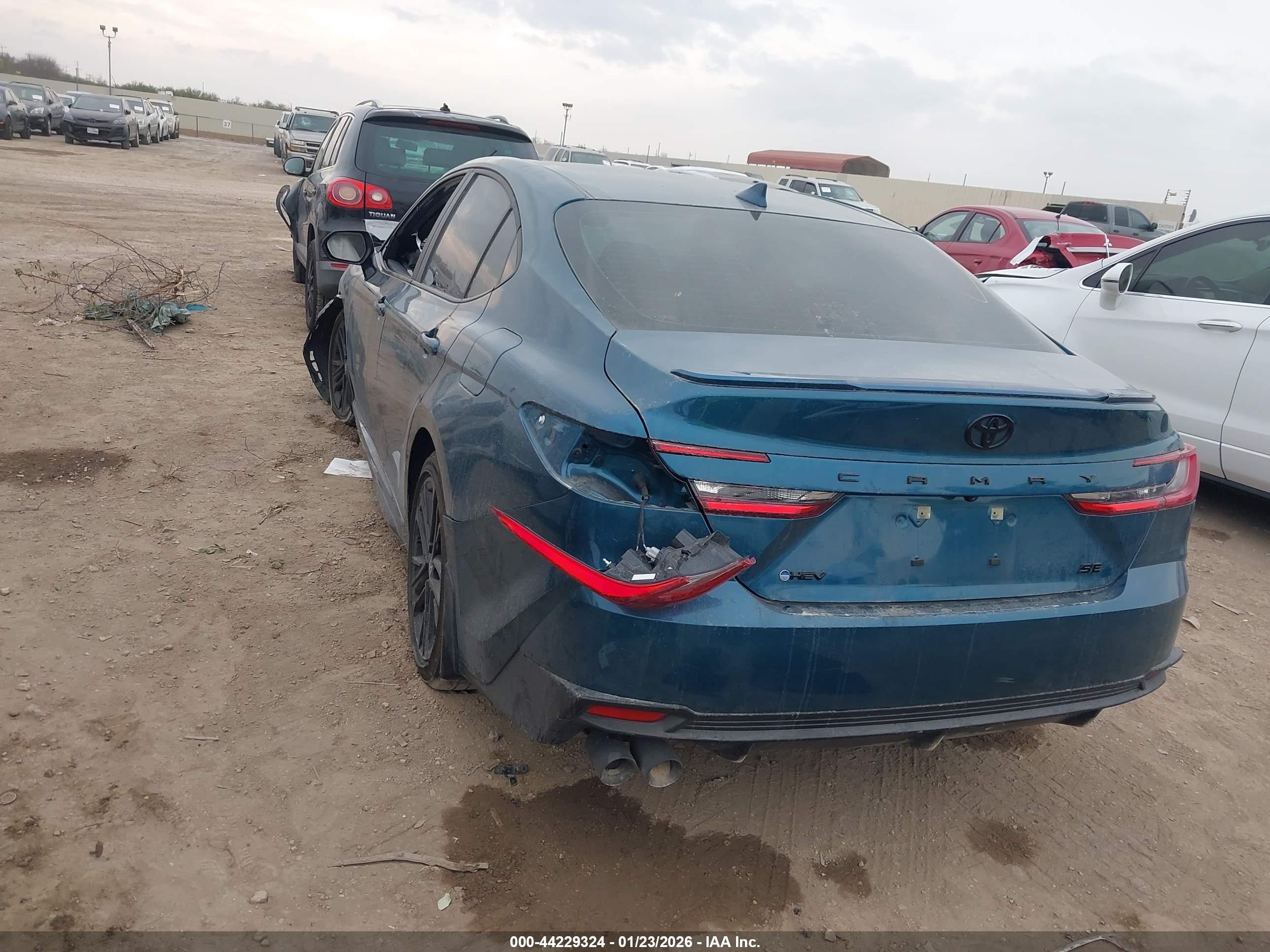 TOYOTA CAMRY image 3