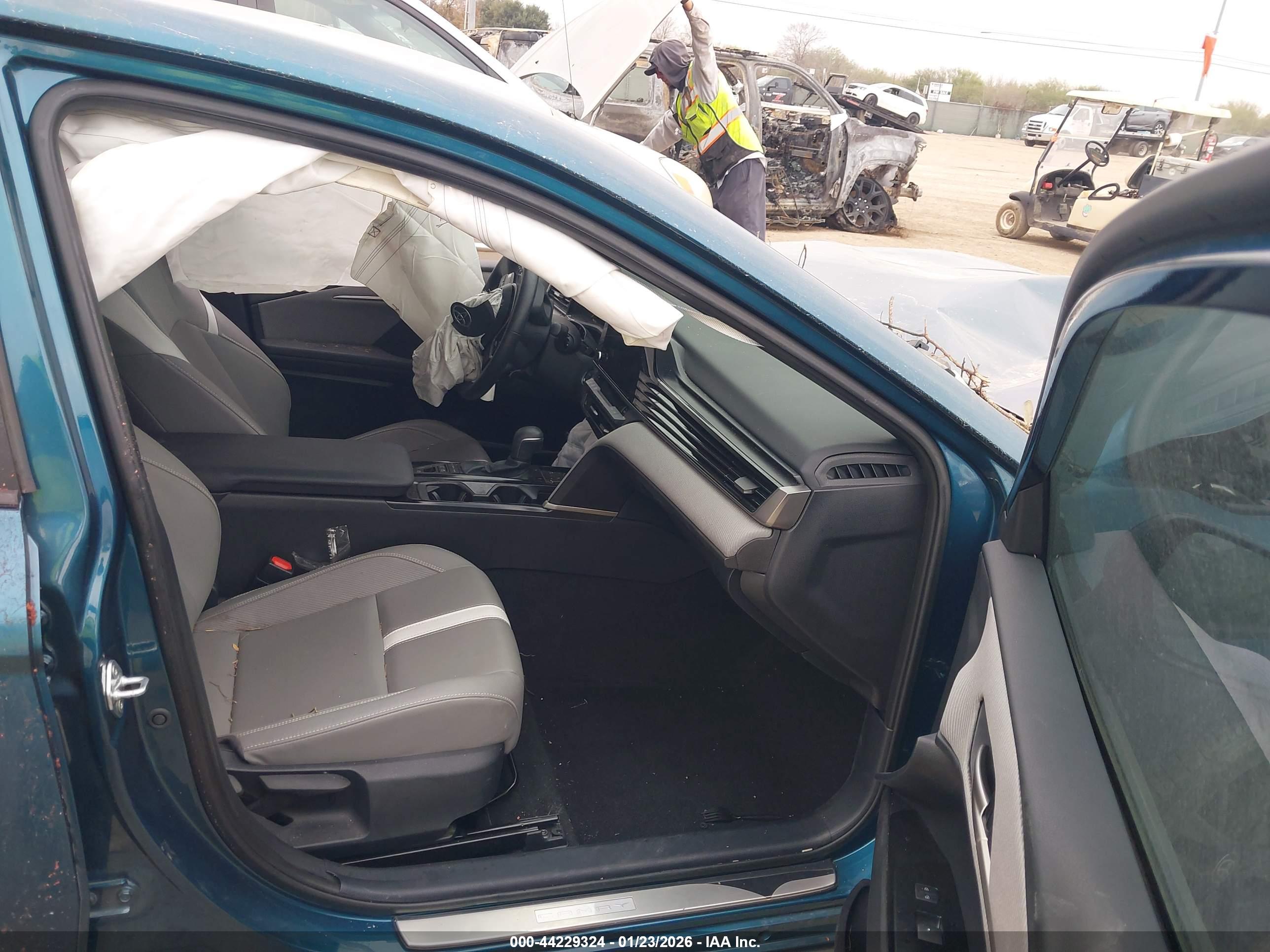 TOYOTA CAMRY image 5