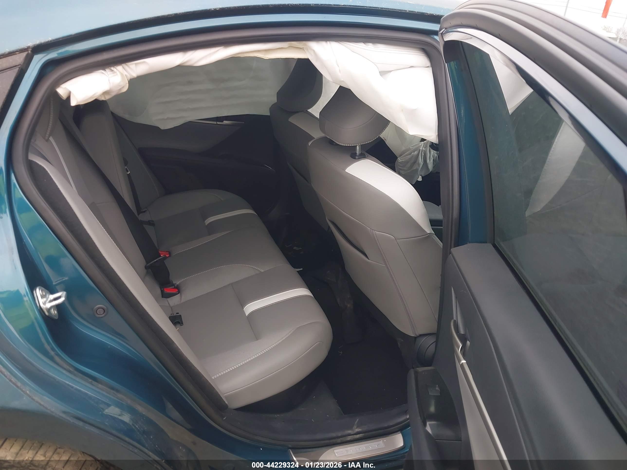 TOYOTA CAMRY image 8