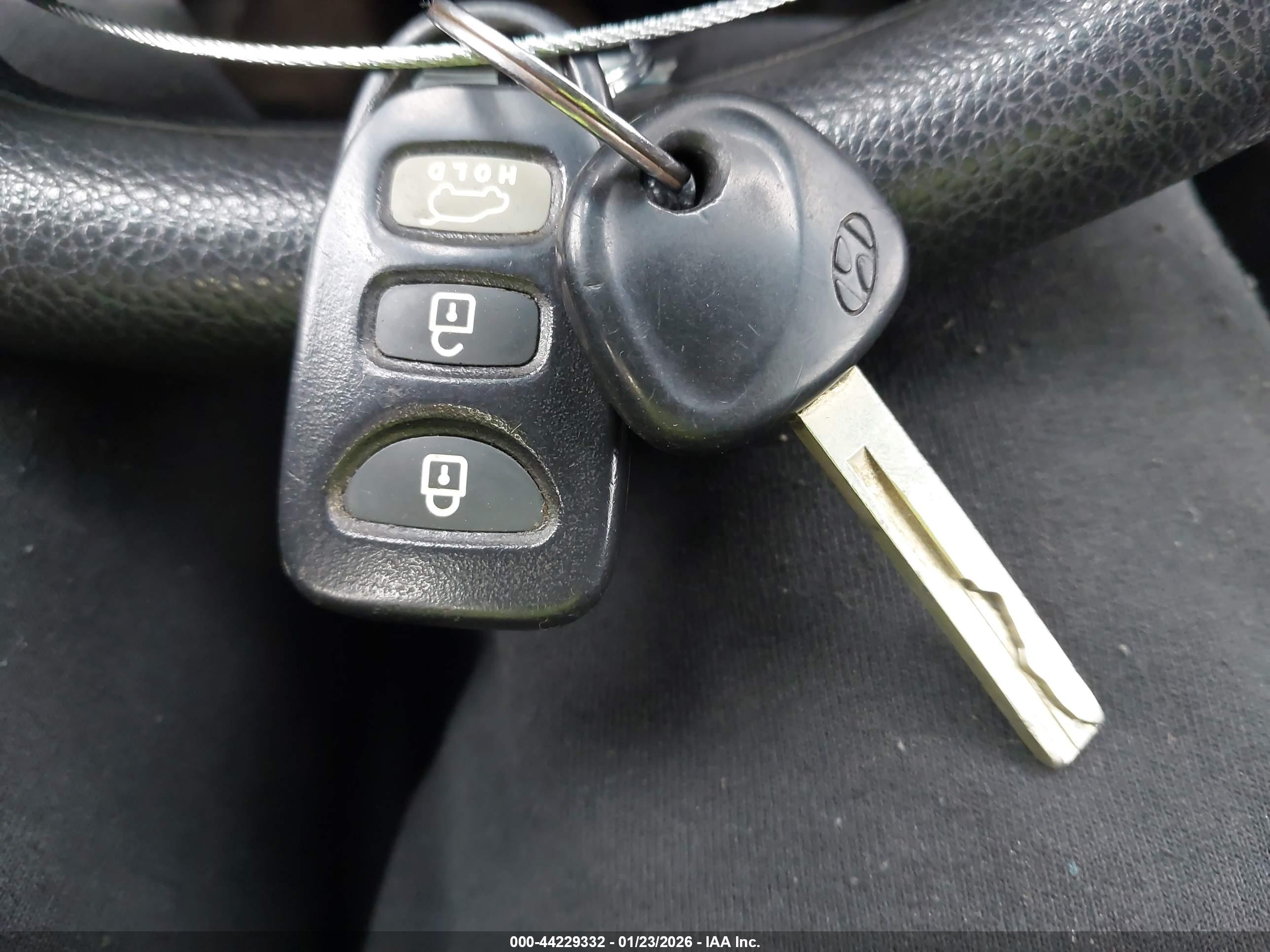 HYUNDAI ELANTRA image 11