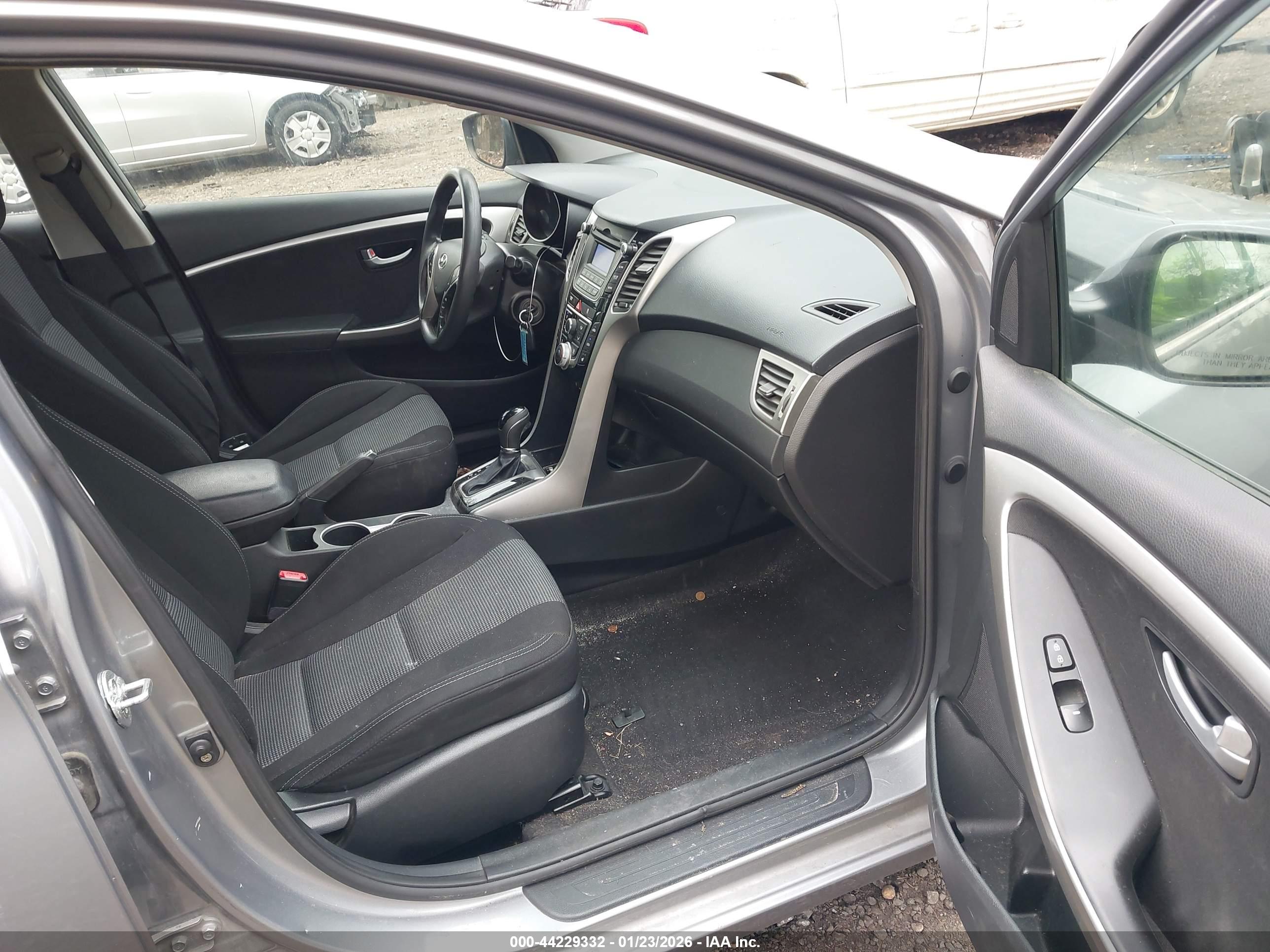 HYUNDAI ELANTRA image 5