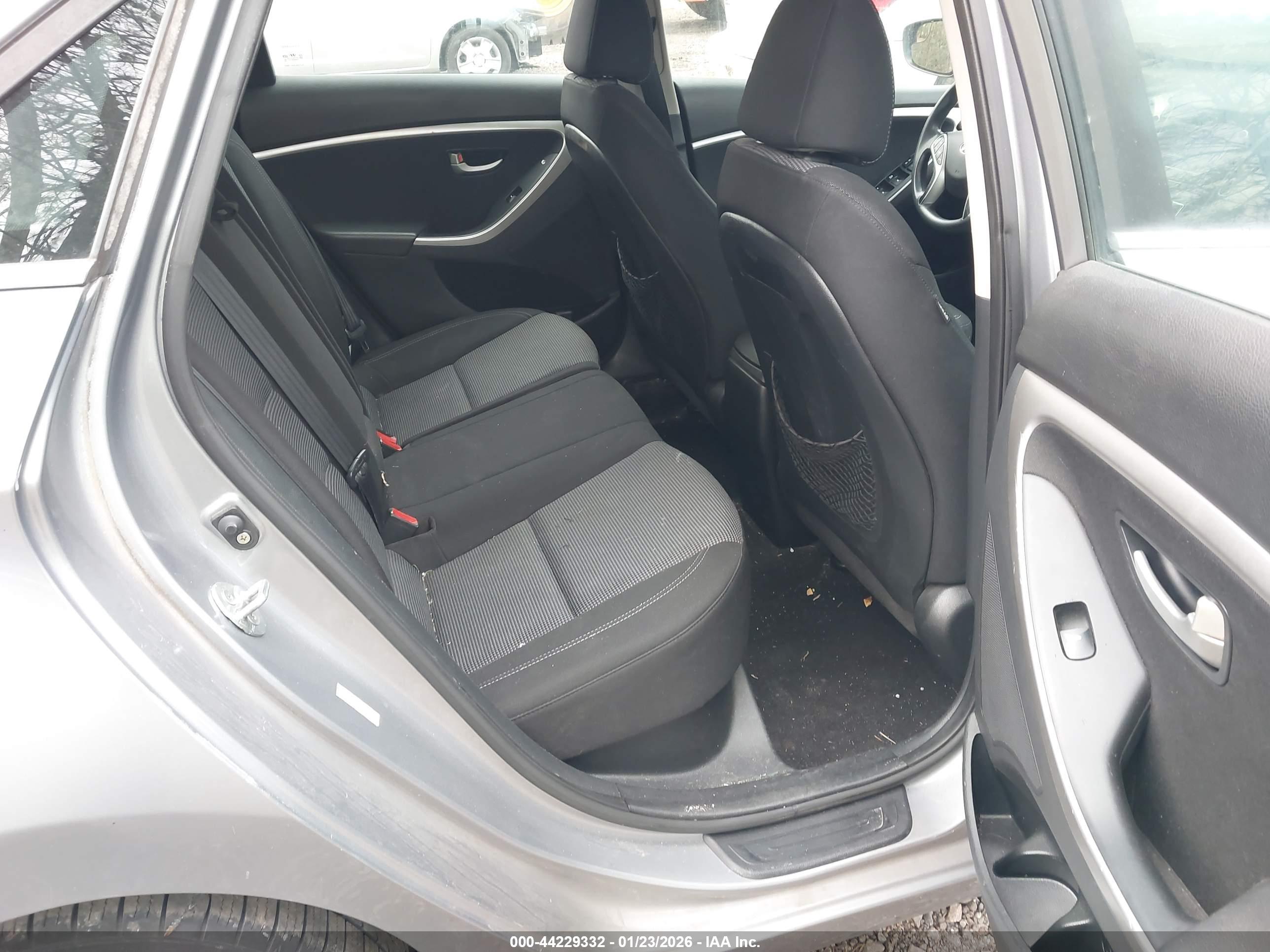 HYUNDAI ELANTRA image 8