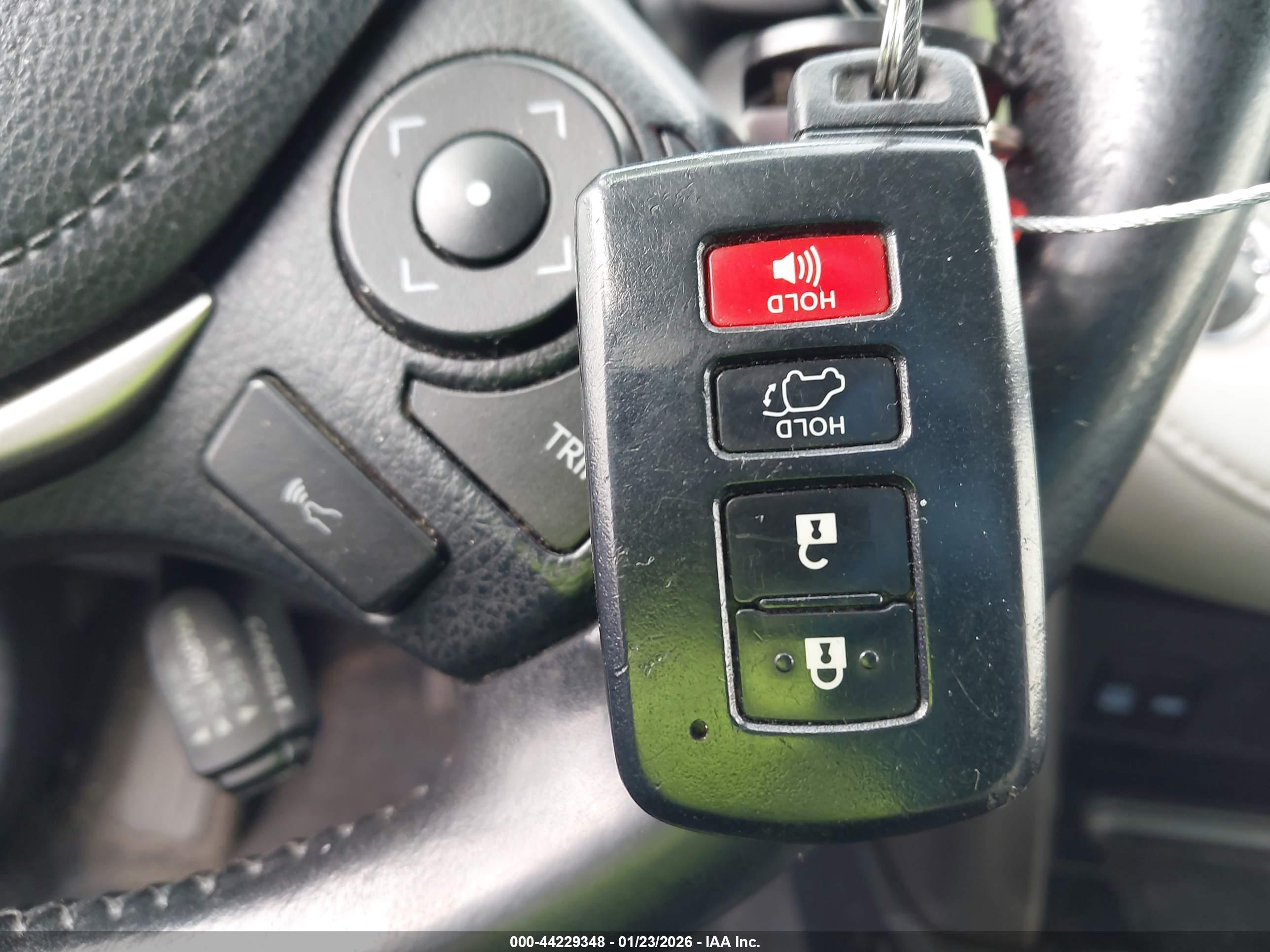 TOYOTA RAV4 image 11