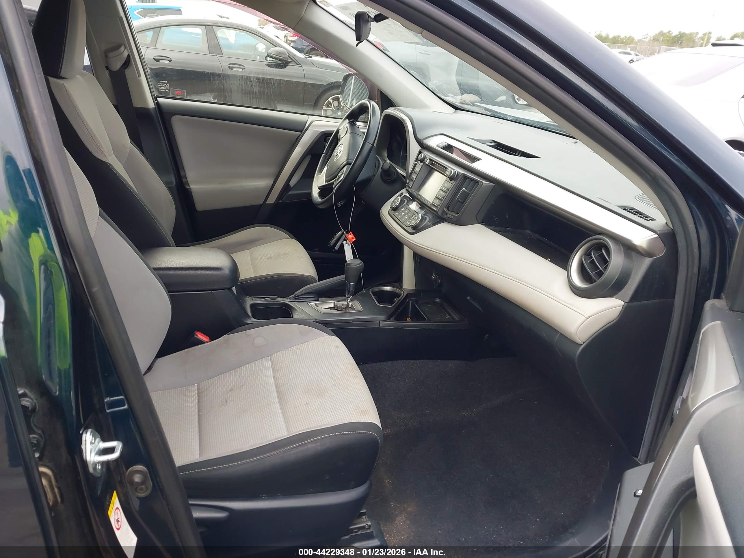 TOYOTA RAV4 image 5