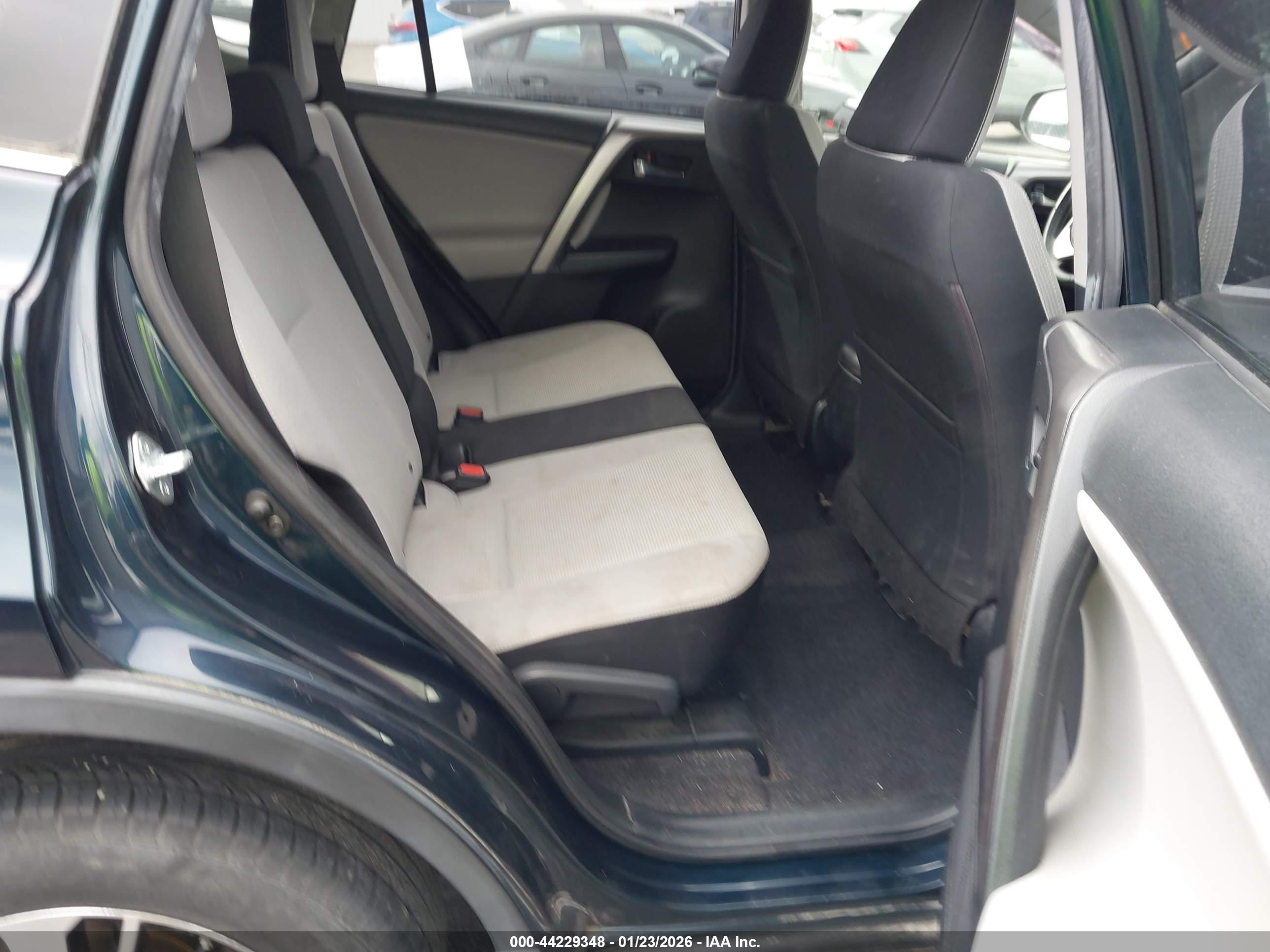 TOYOTA RAV4 image 8