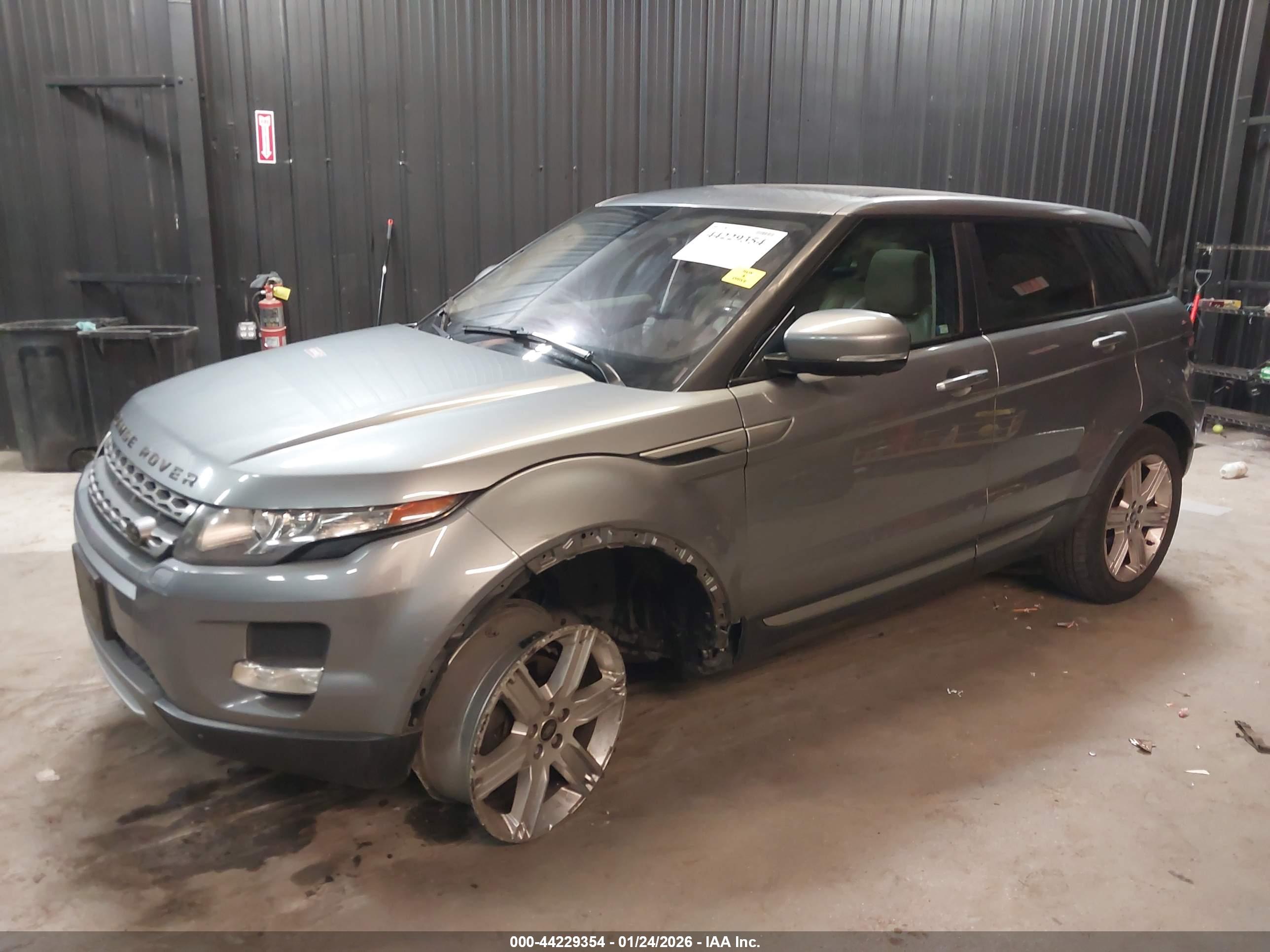 LAND ROVER image 2