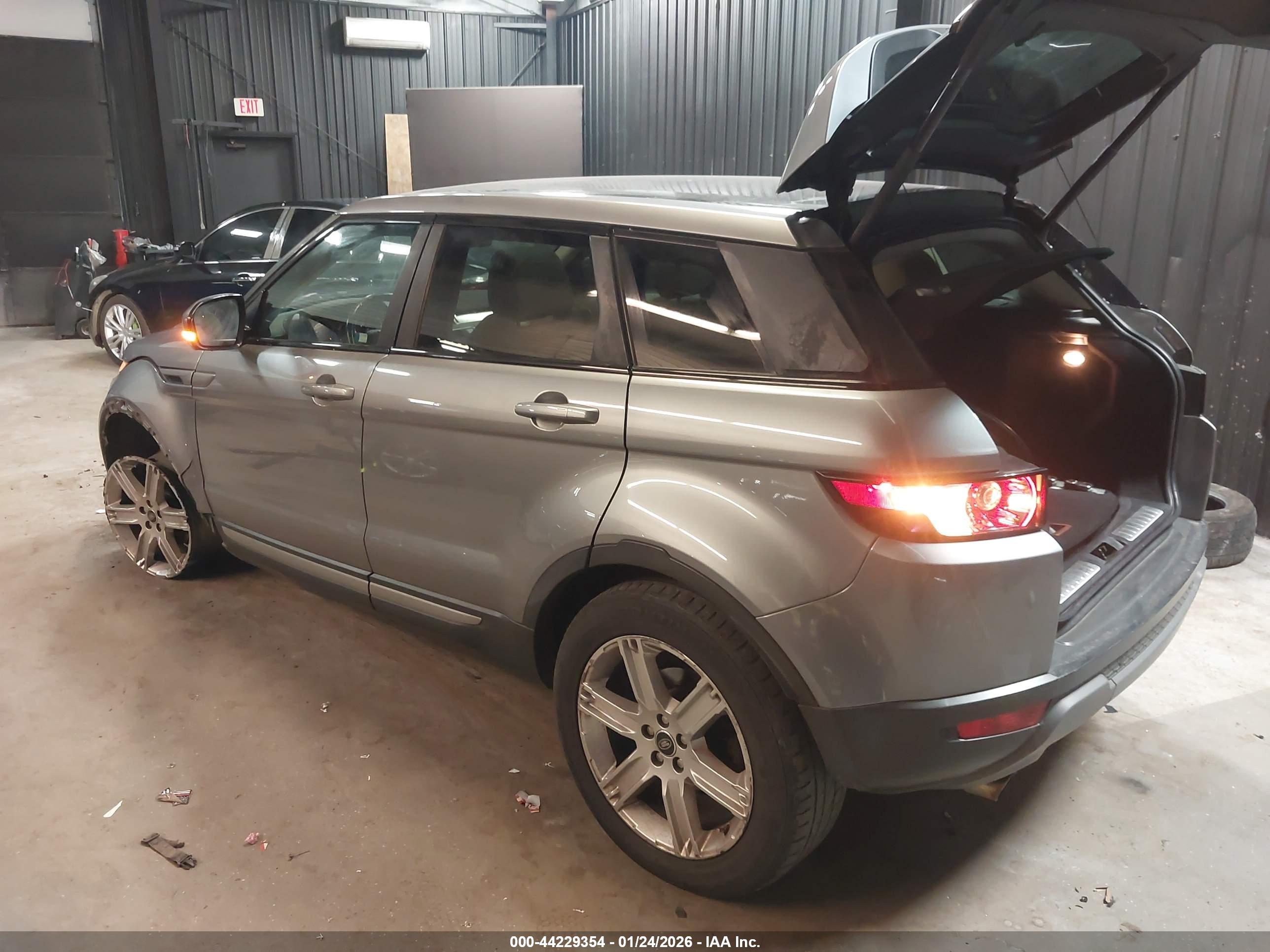 LAND ROVER image 3