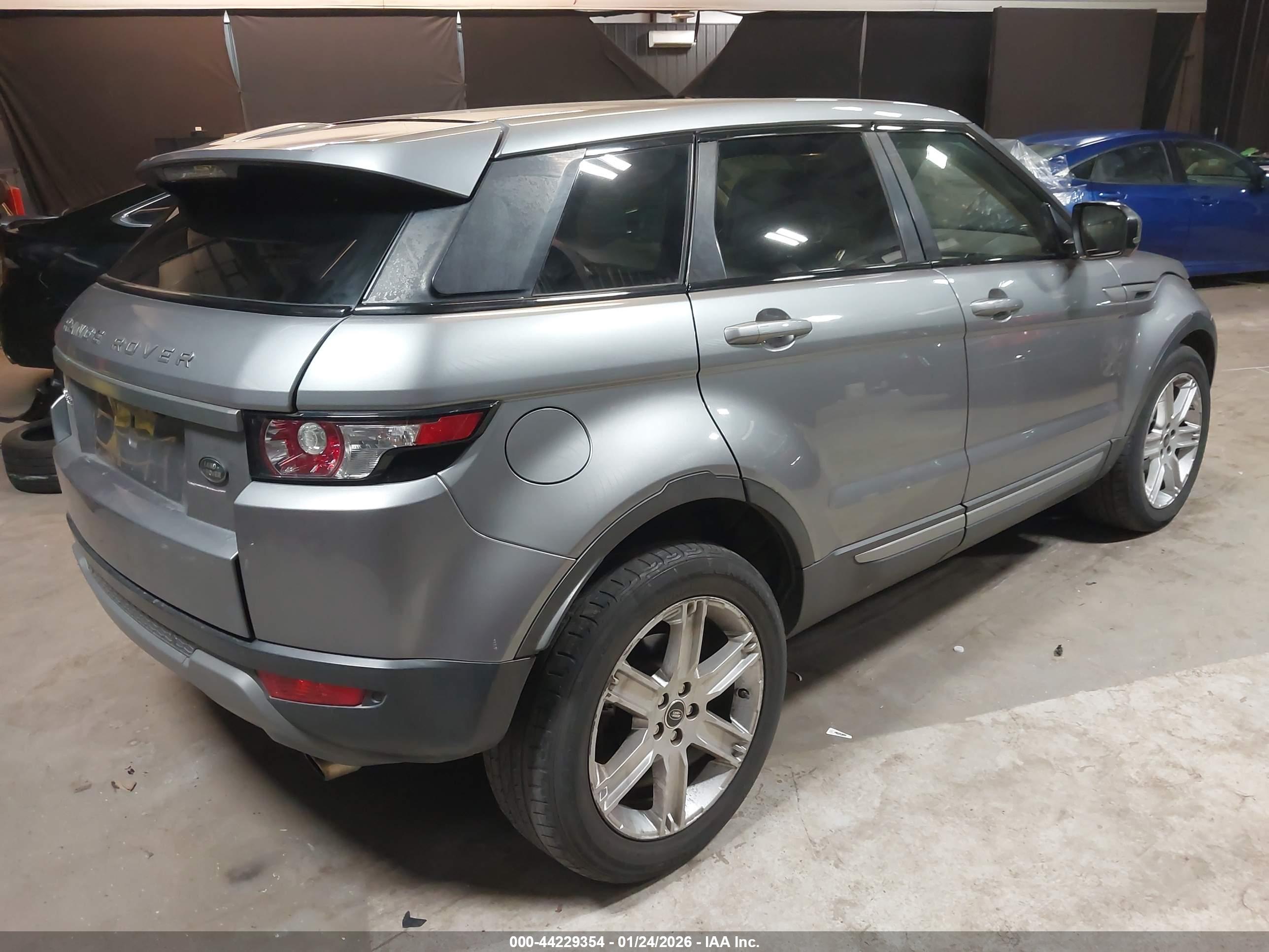 LAND ROVER image 4