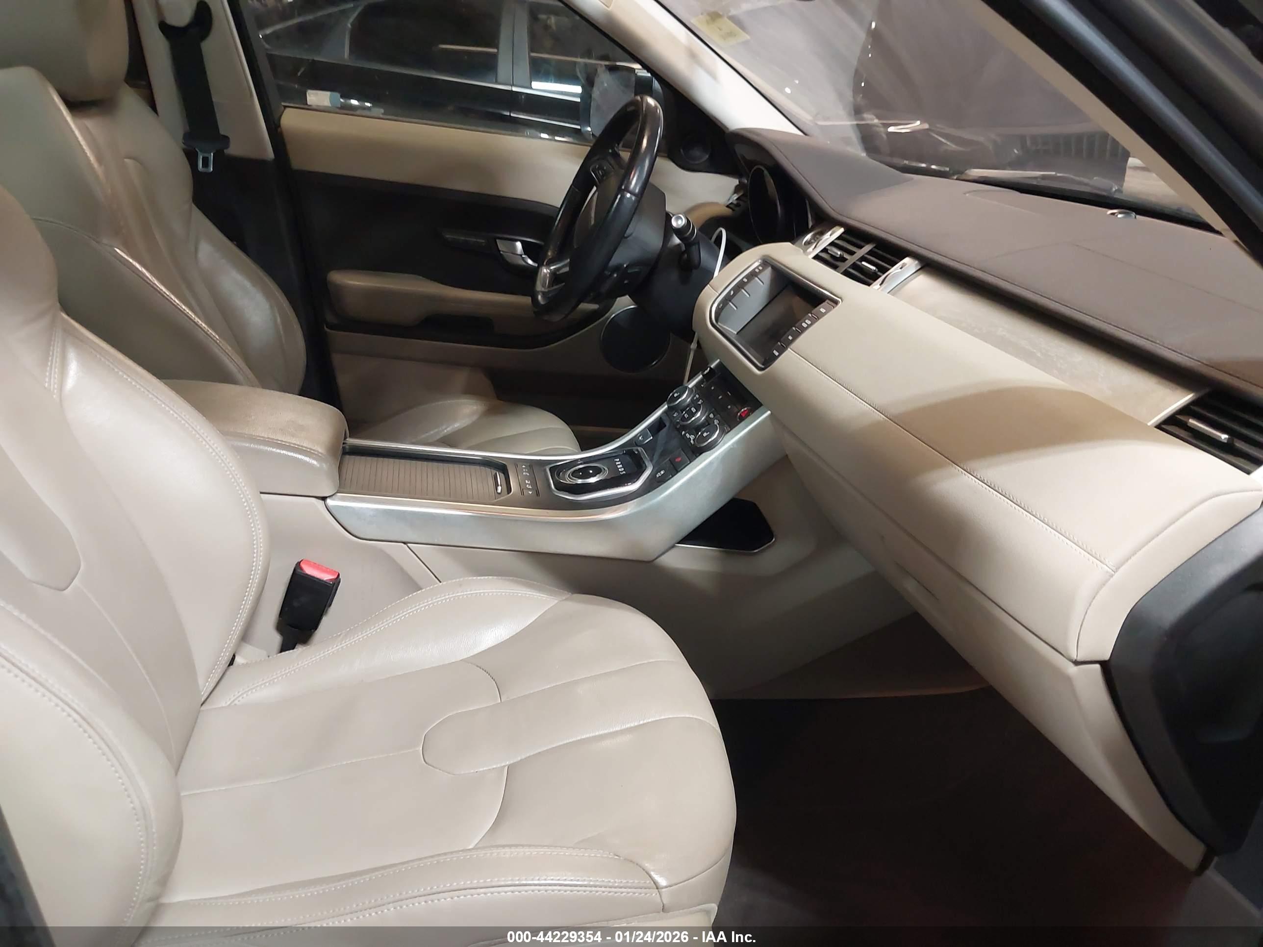 LAND ROVER image 5