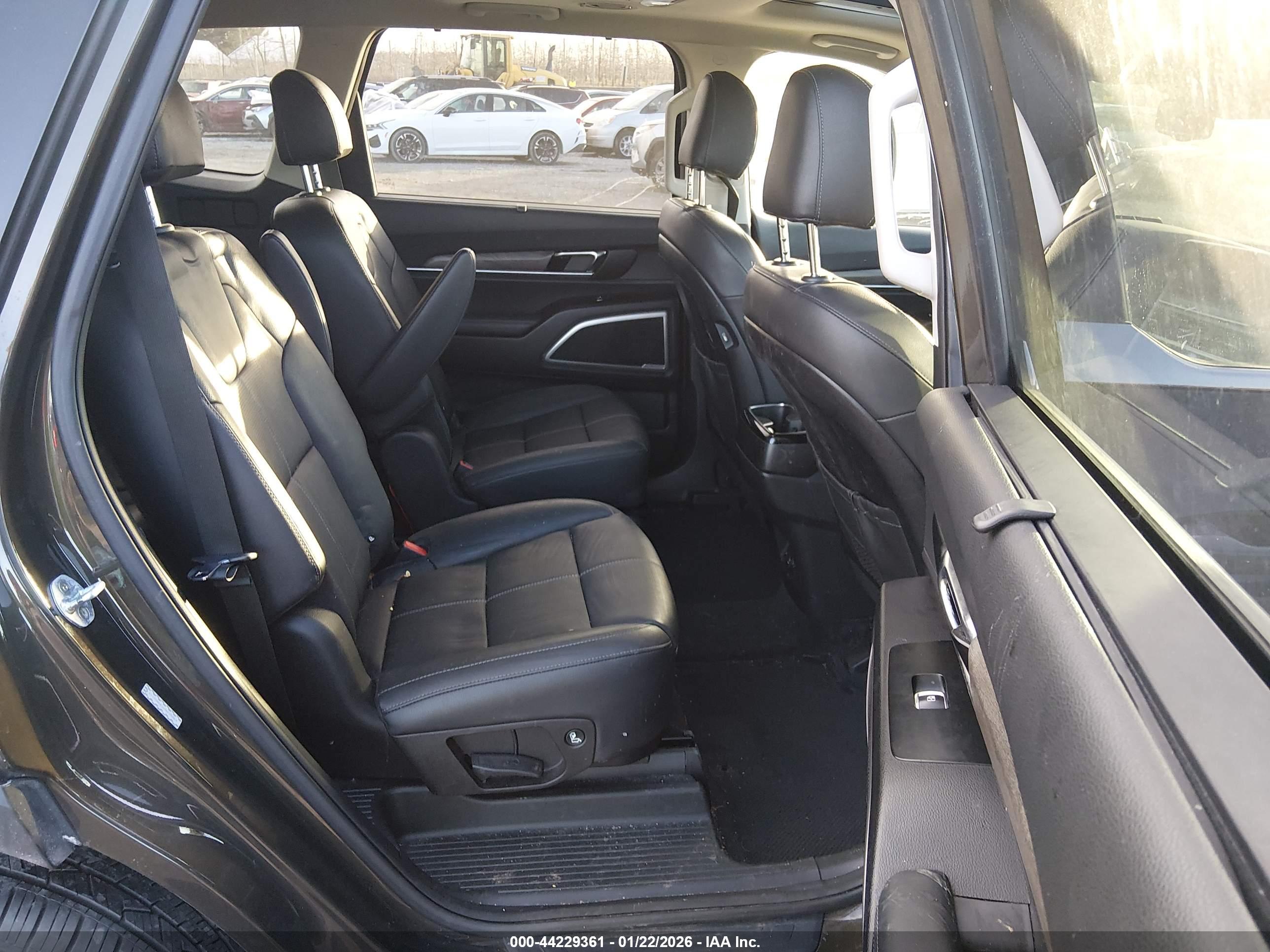 KIA TELLURIDE image 8