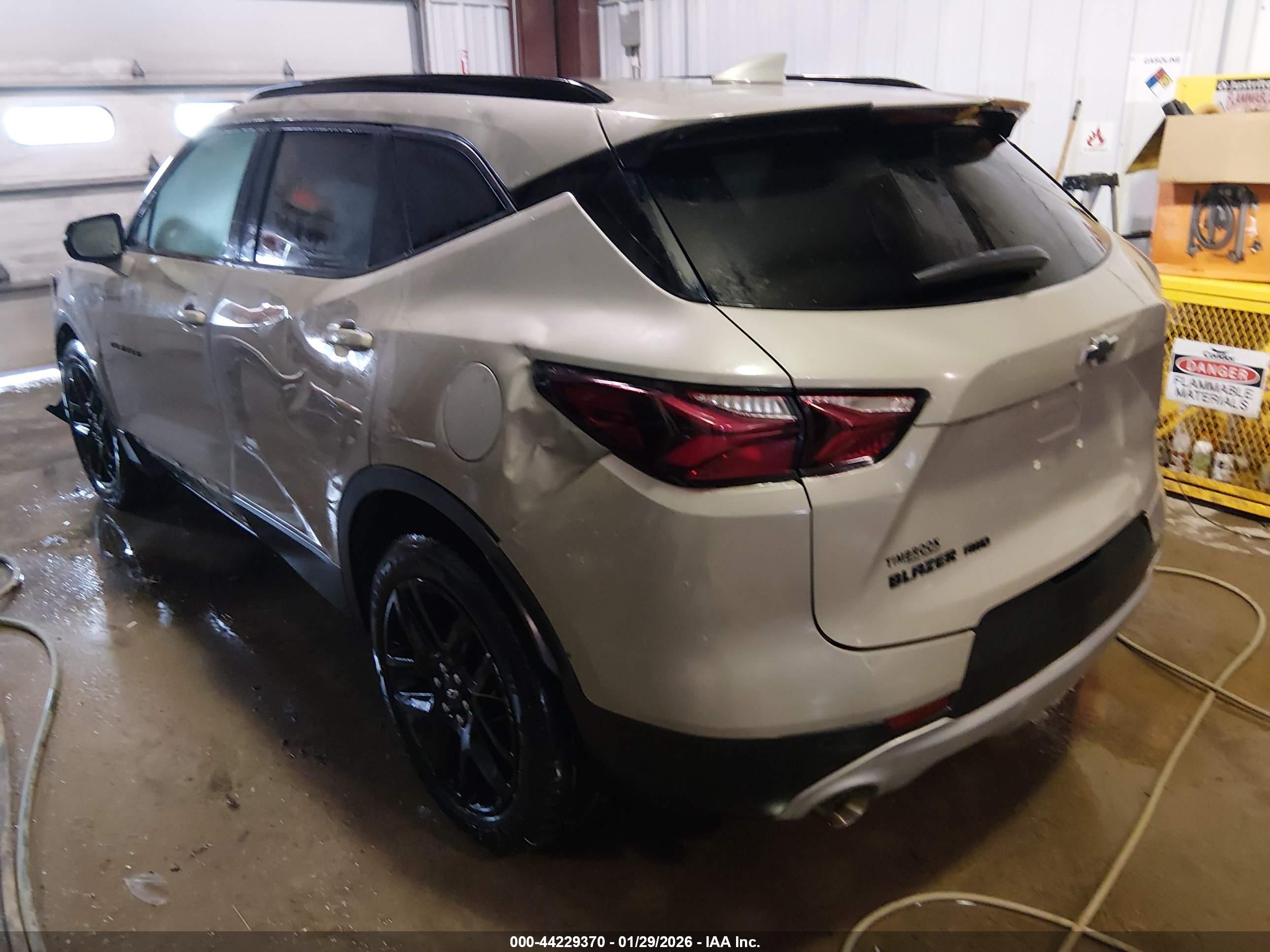 CHEVROLET BLAZER image 3