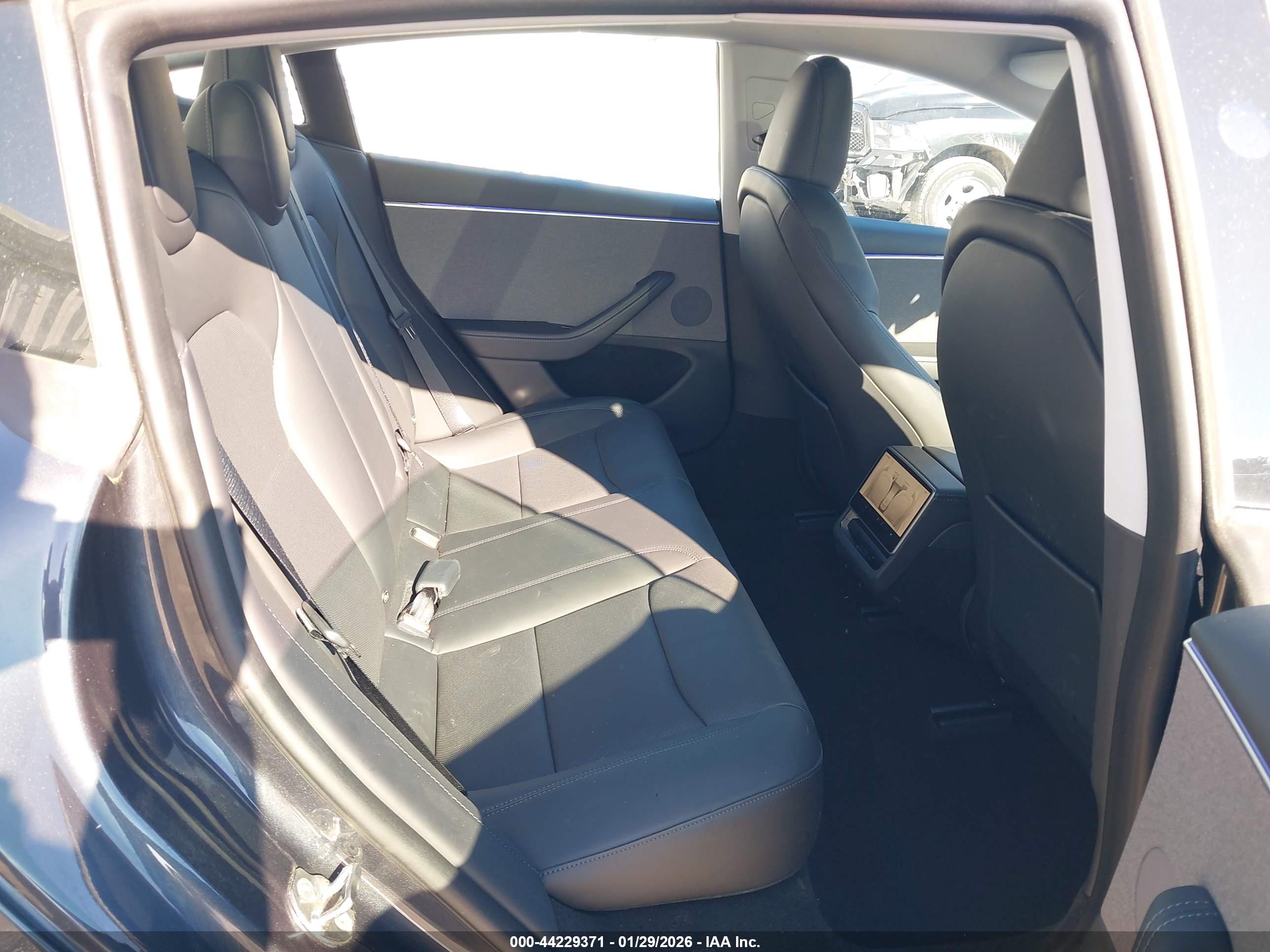 TESLA MODEL image 8