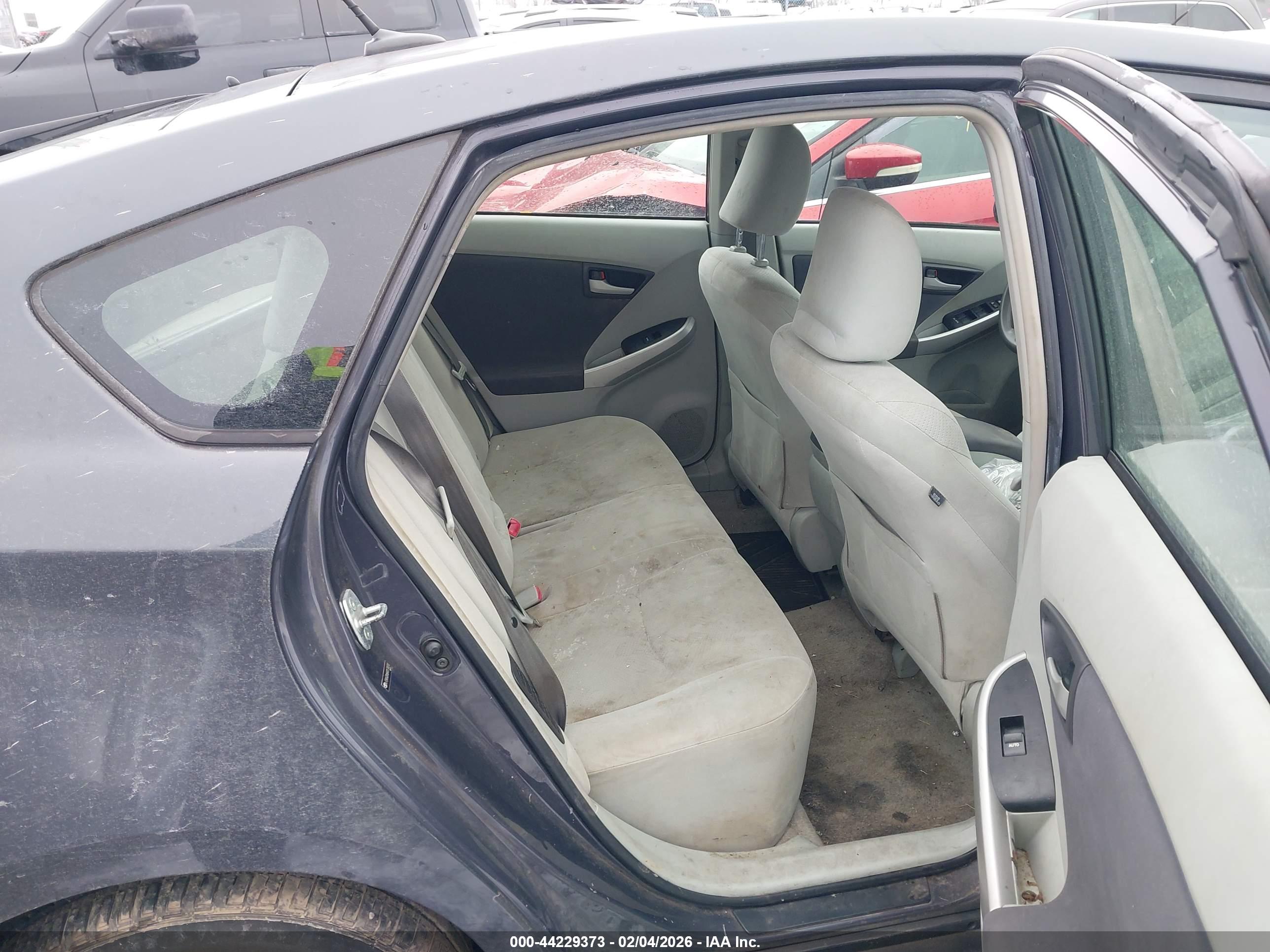TOYOTA PRIUS image 8