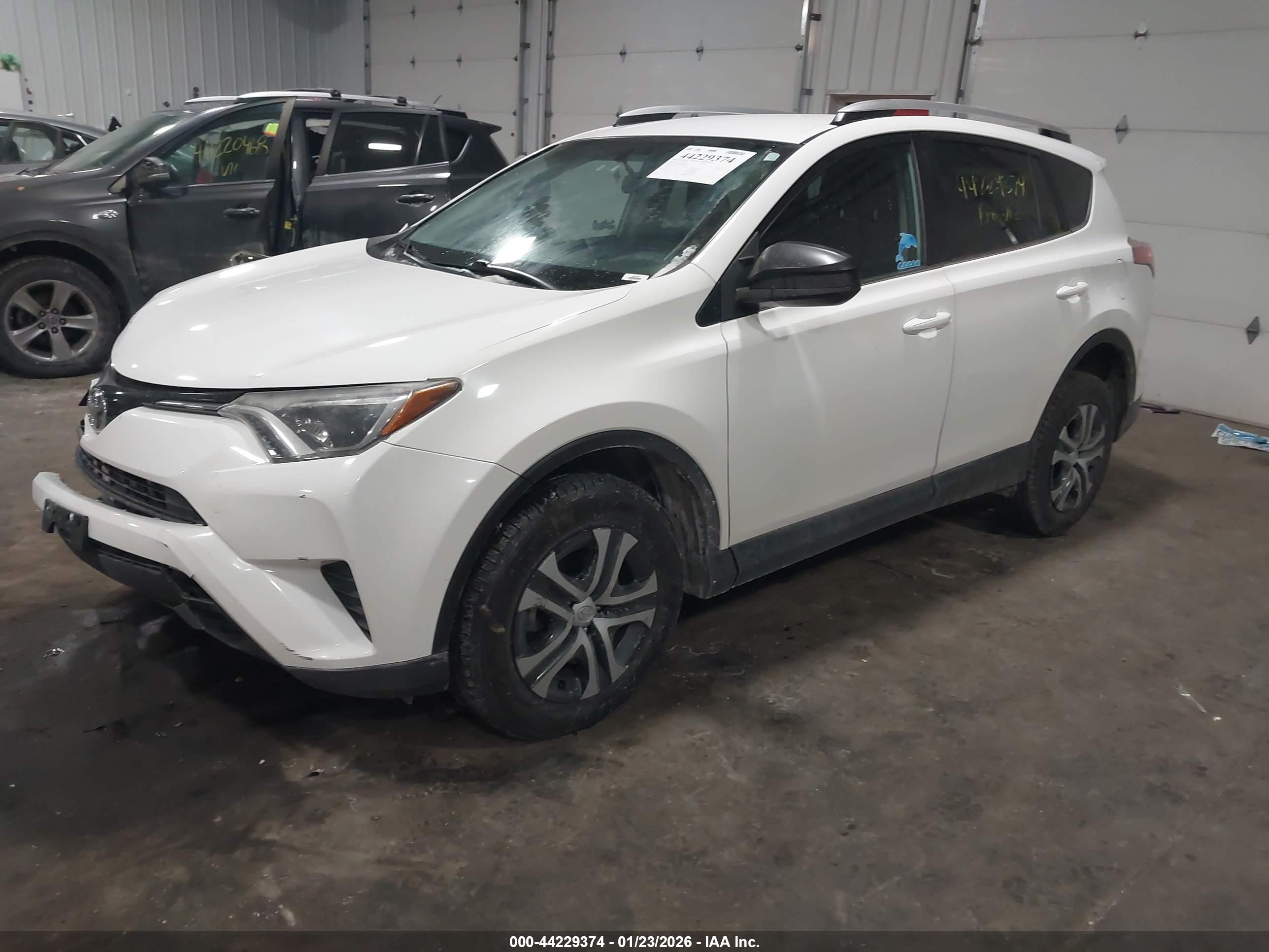TOYOTA RAV4 image 2