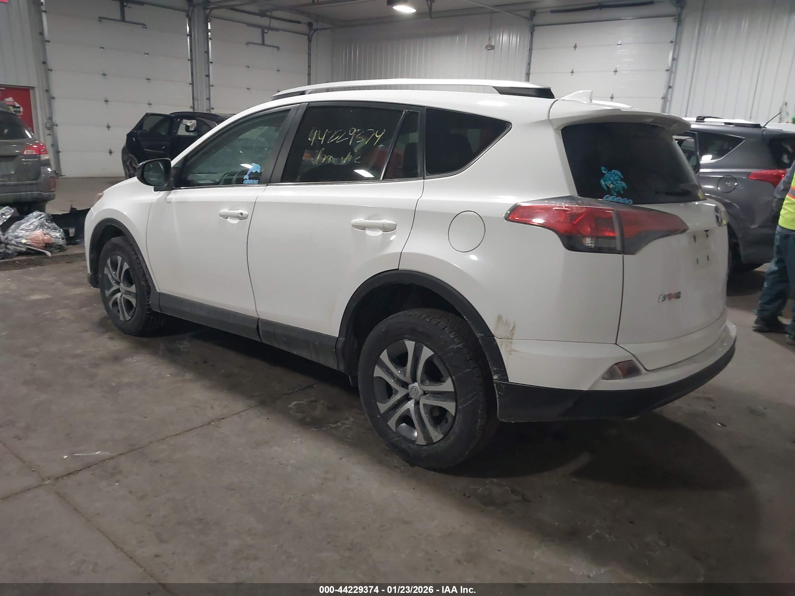 TOYOTA RAV4 image 3