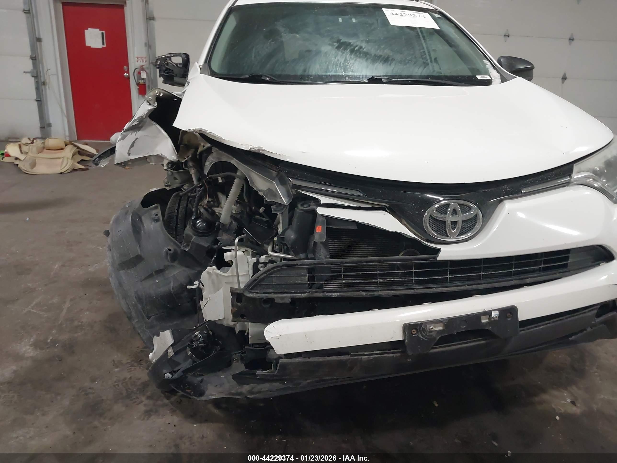 TOYOTA RAV4 image 6
