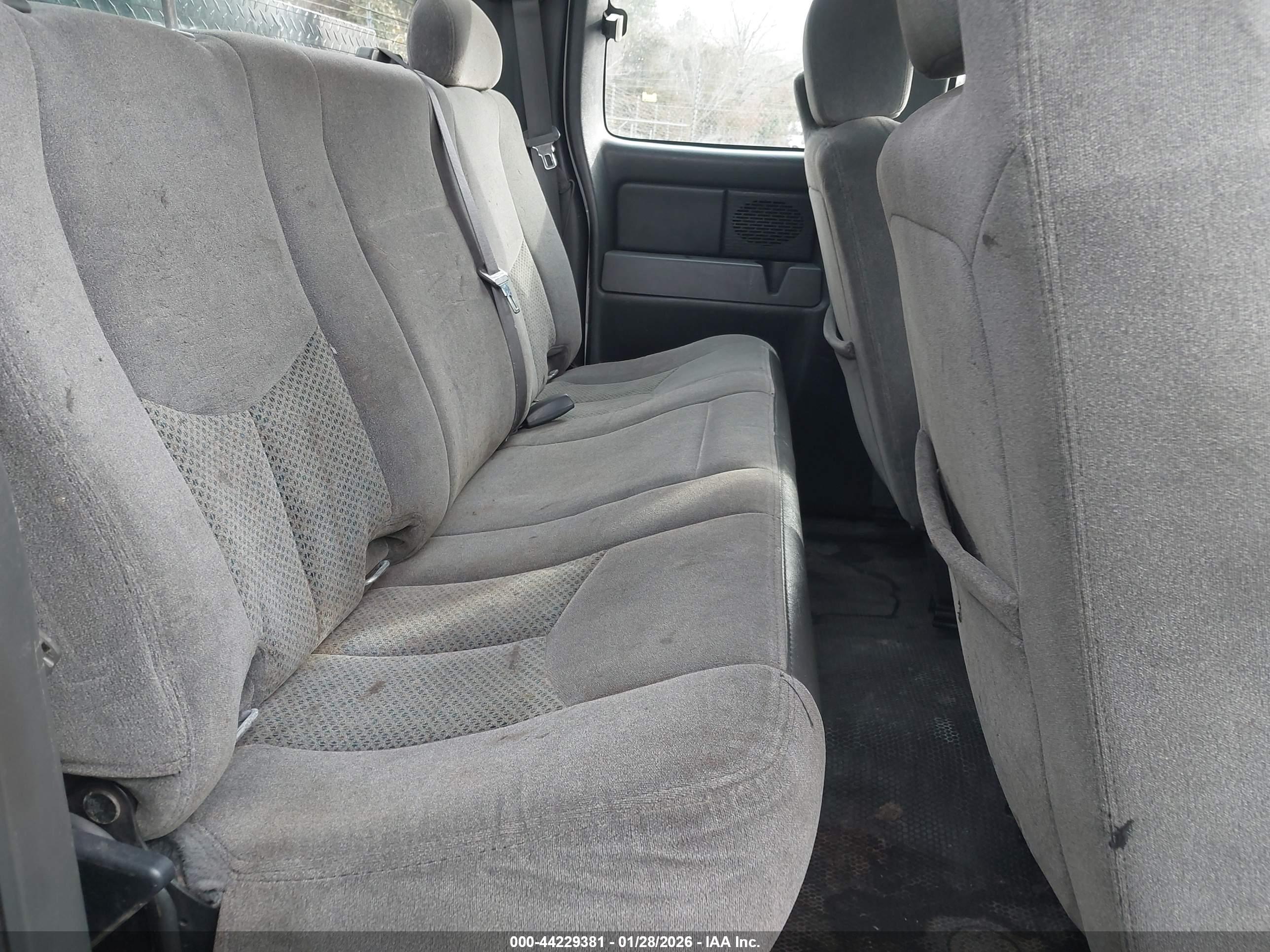 CHEVROLET SILVERADO image 8