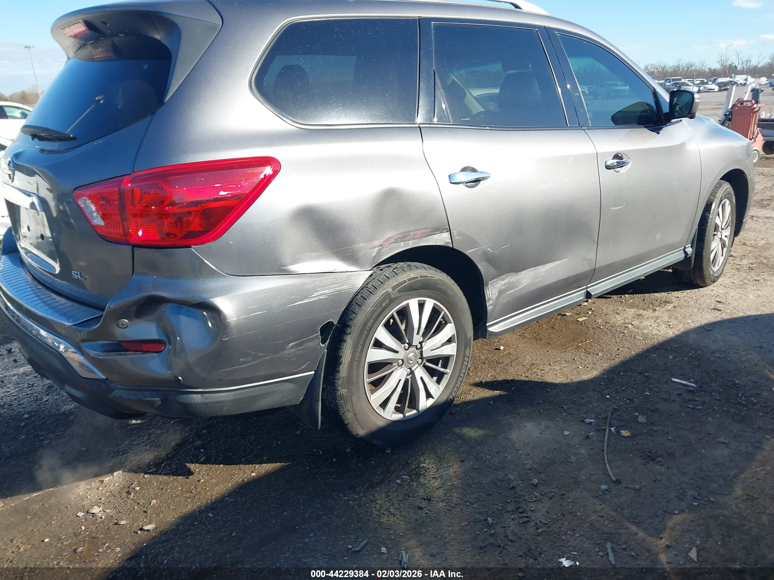 NISSAN PATHFINDER image 6