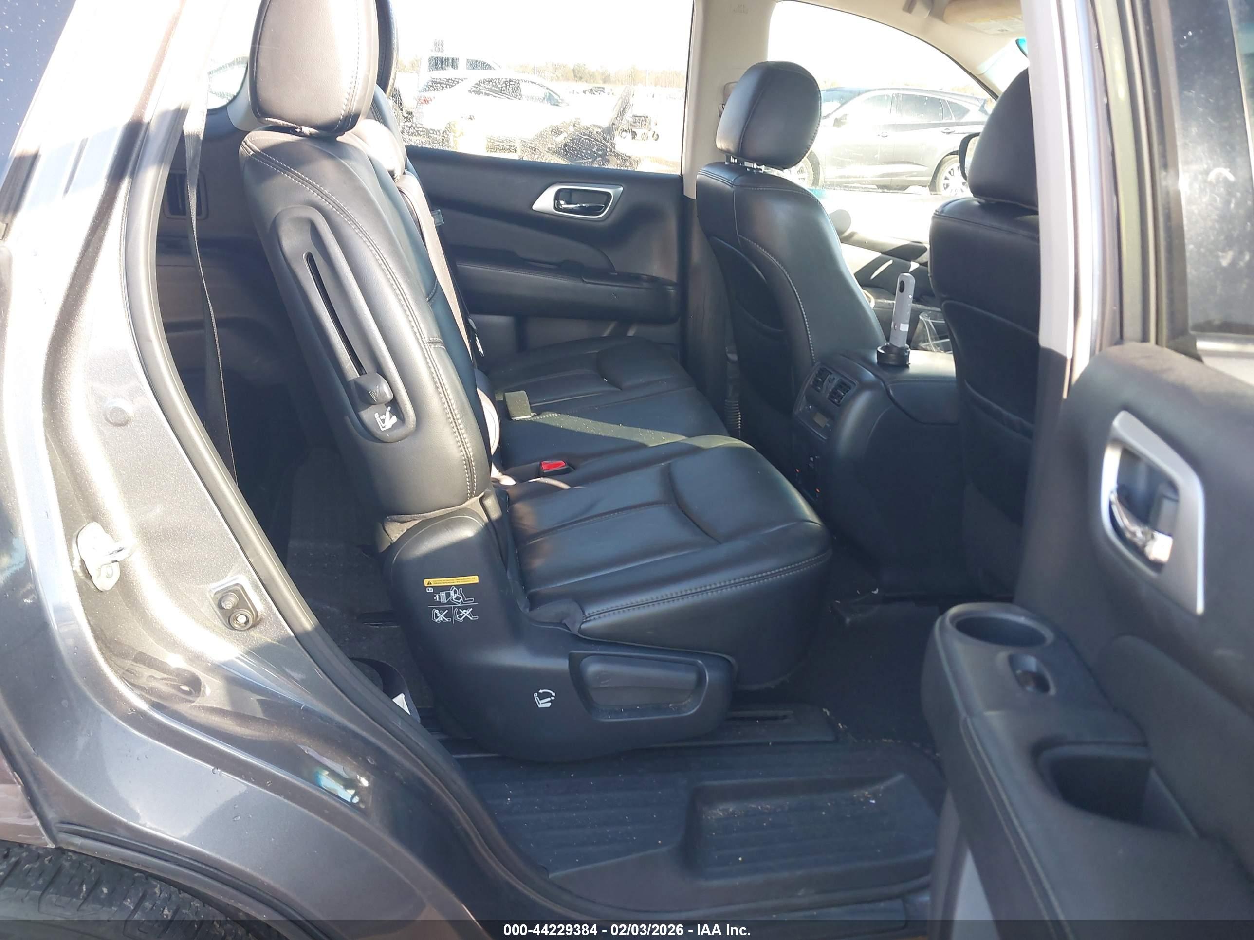 NISSAN PATHFINDER image 8