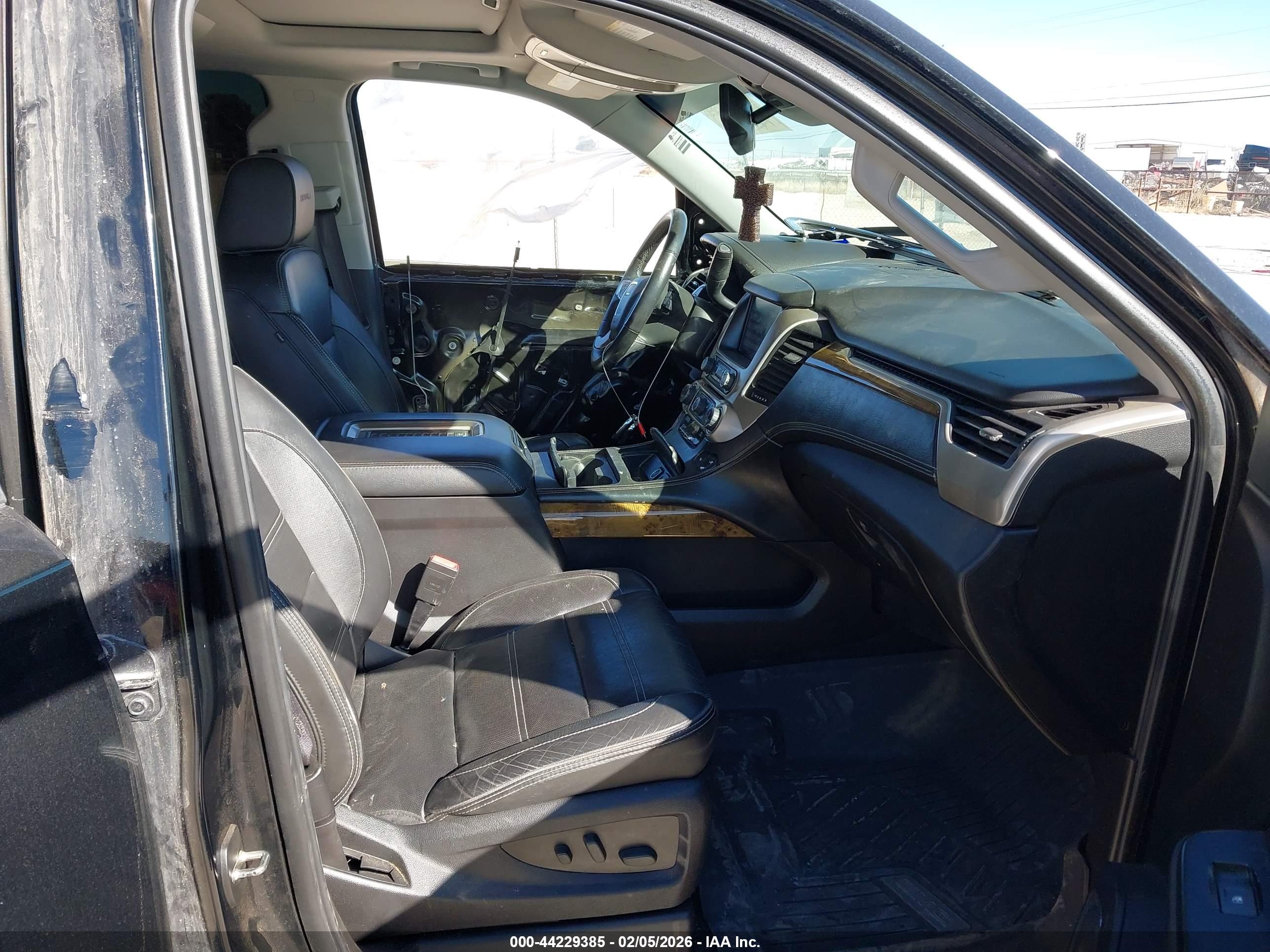 GMC YUKON image 5