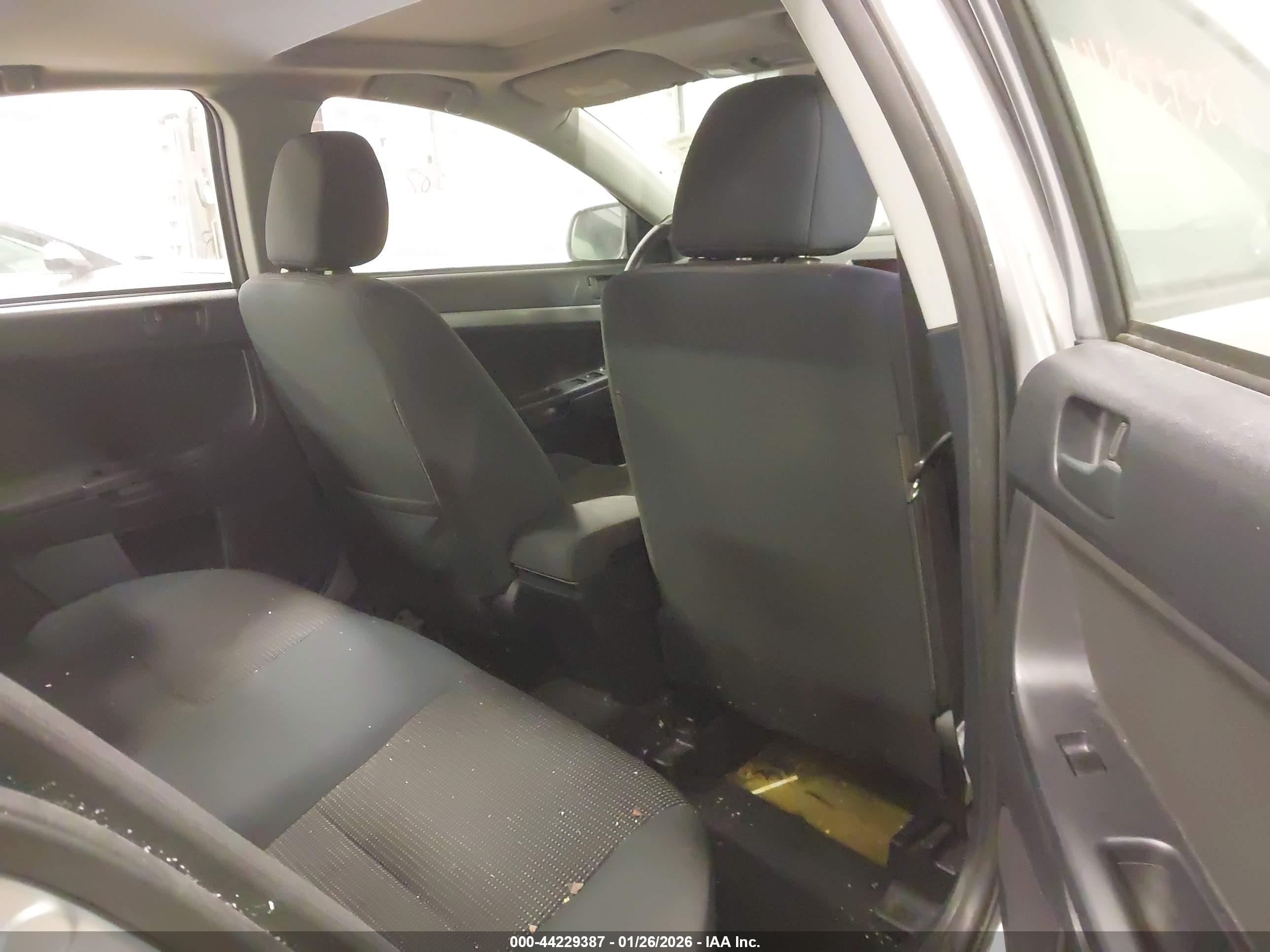 MITSUBISHI LANCER image 8