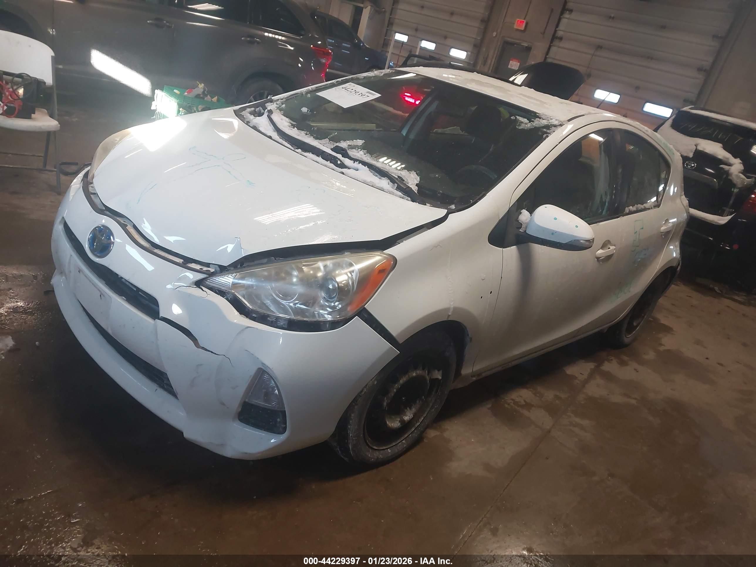 TOYOTA PRIUS image 2
